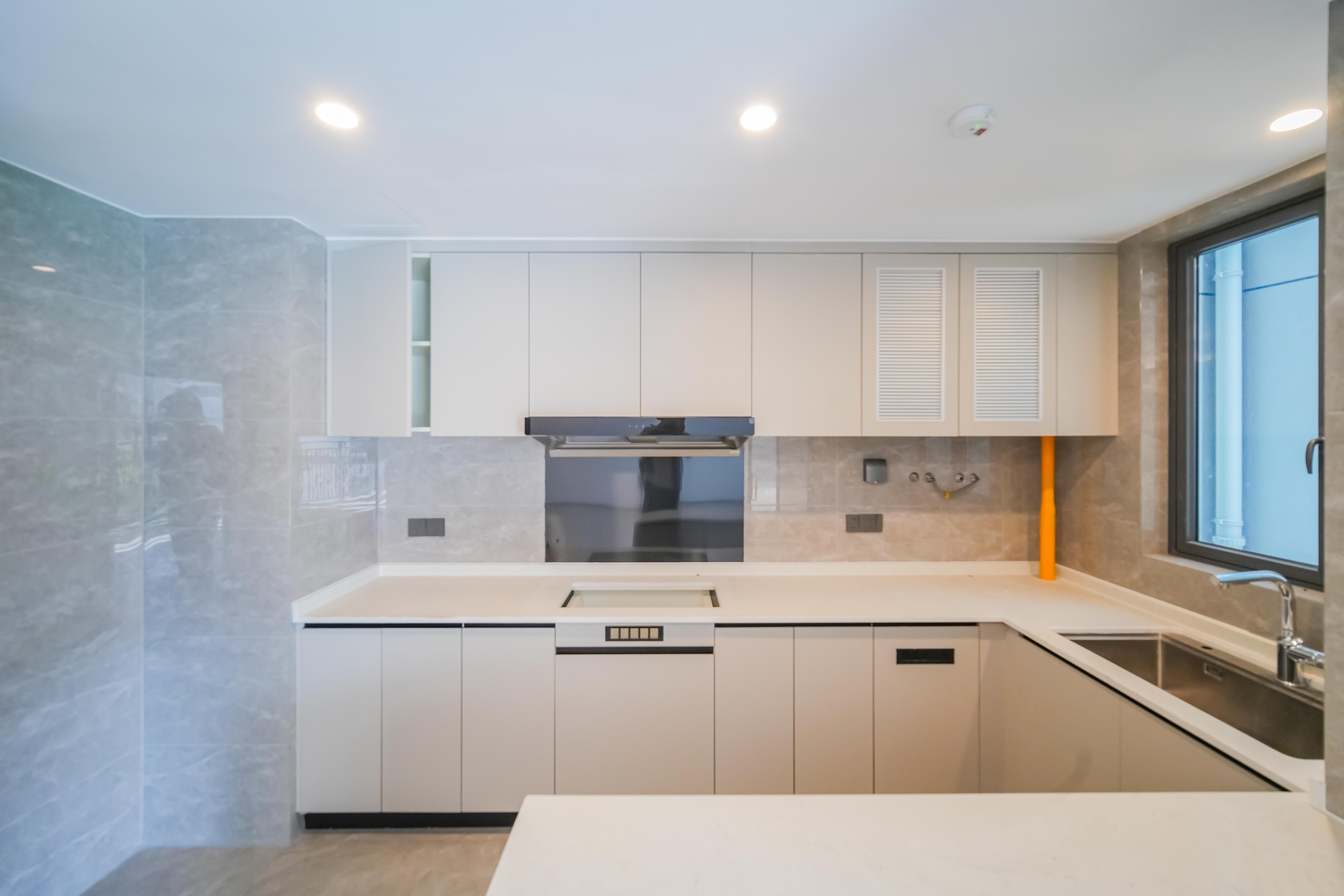 轨道万科悦府  4室2厅2卫    210.0万 轨道万科悦府  4室2厅2卫    210.0万厨房