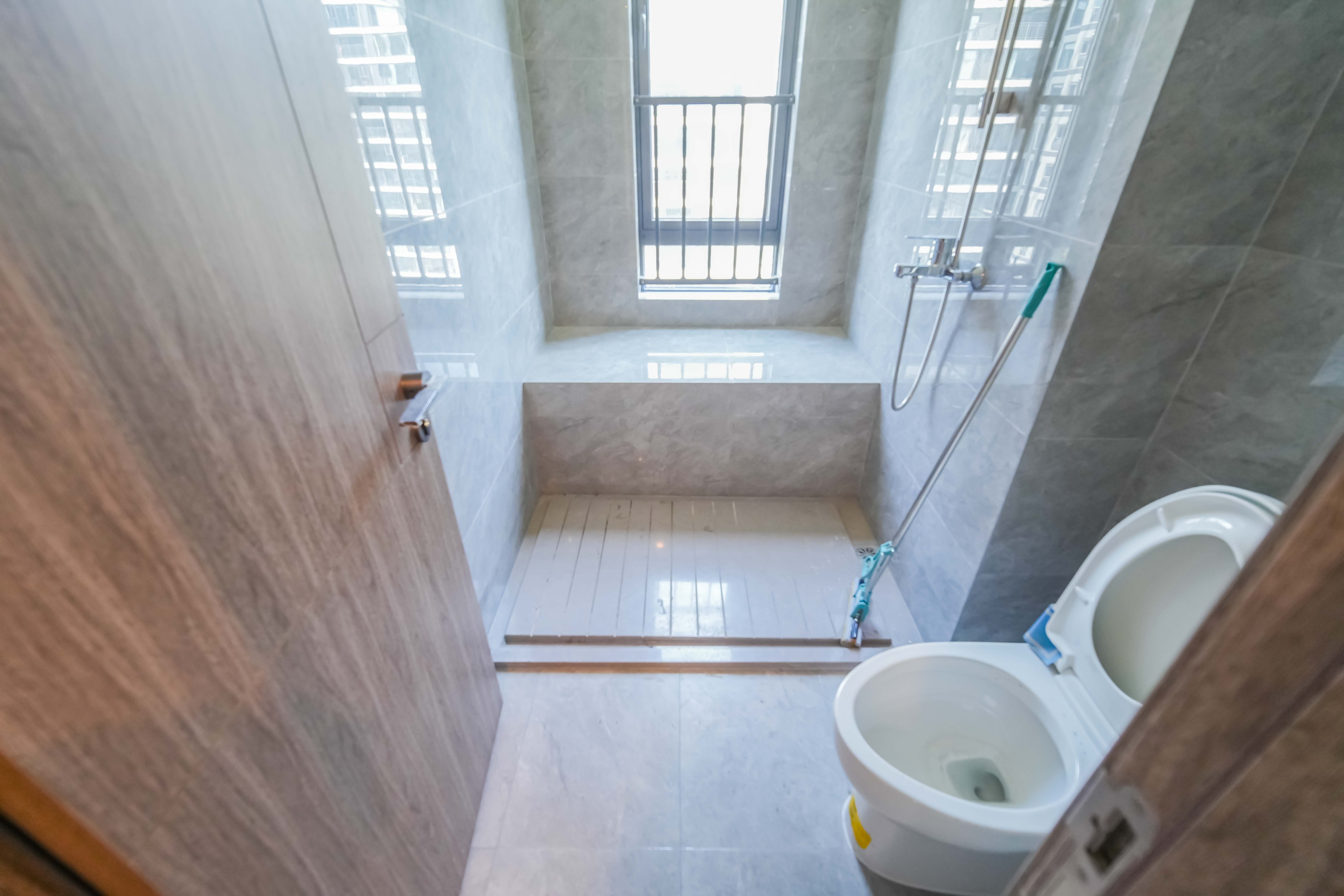 轨道万科悦府  4室2厅2卫    210.0万 轨道万科悦府  4室2厅2卫    210.0万卫生间