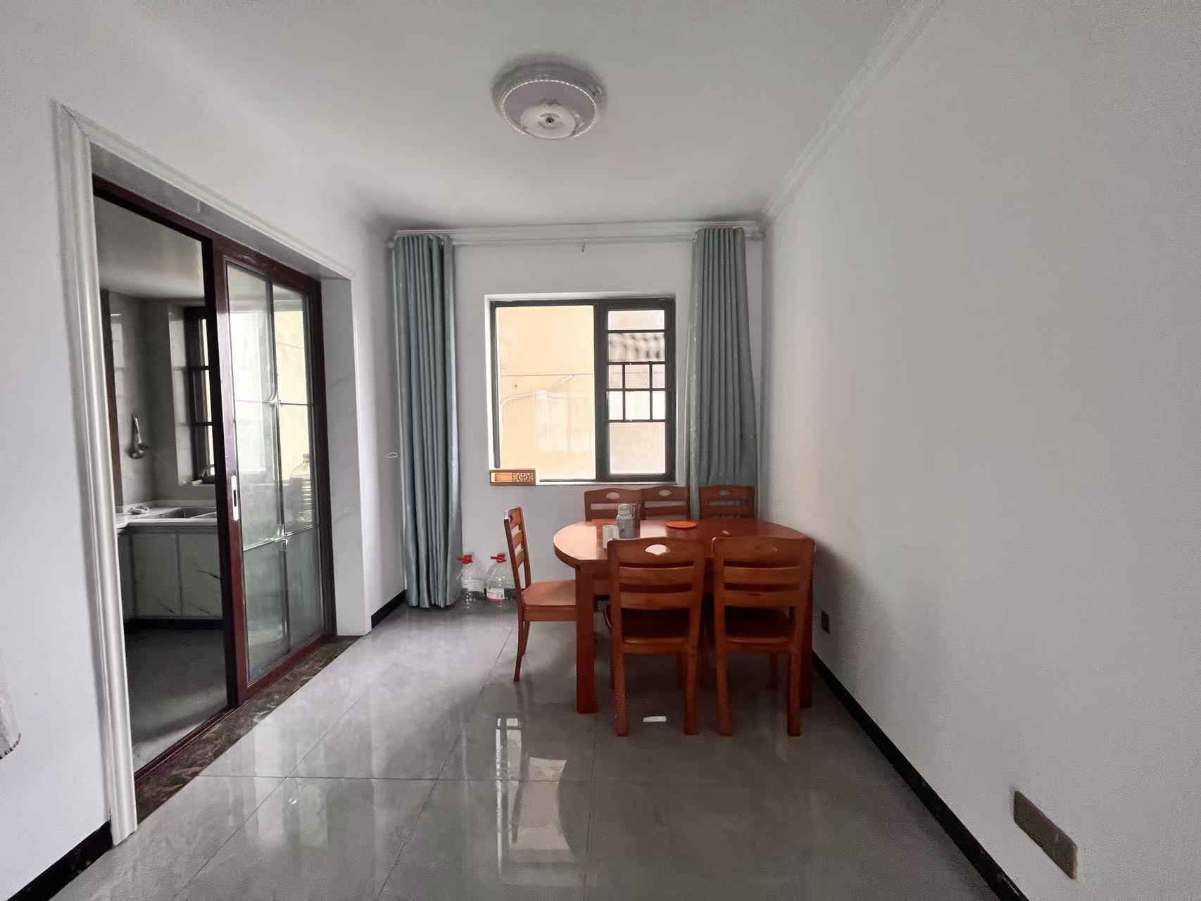 中建江湾壹号 4室2厅2卫 2600.0元/月 中建江湾壹号 4室2厅2卫 2600.0元/月室内图