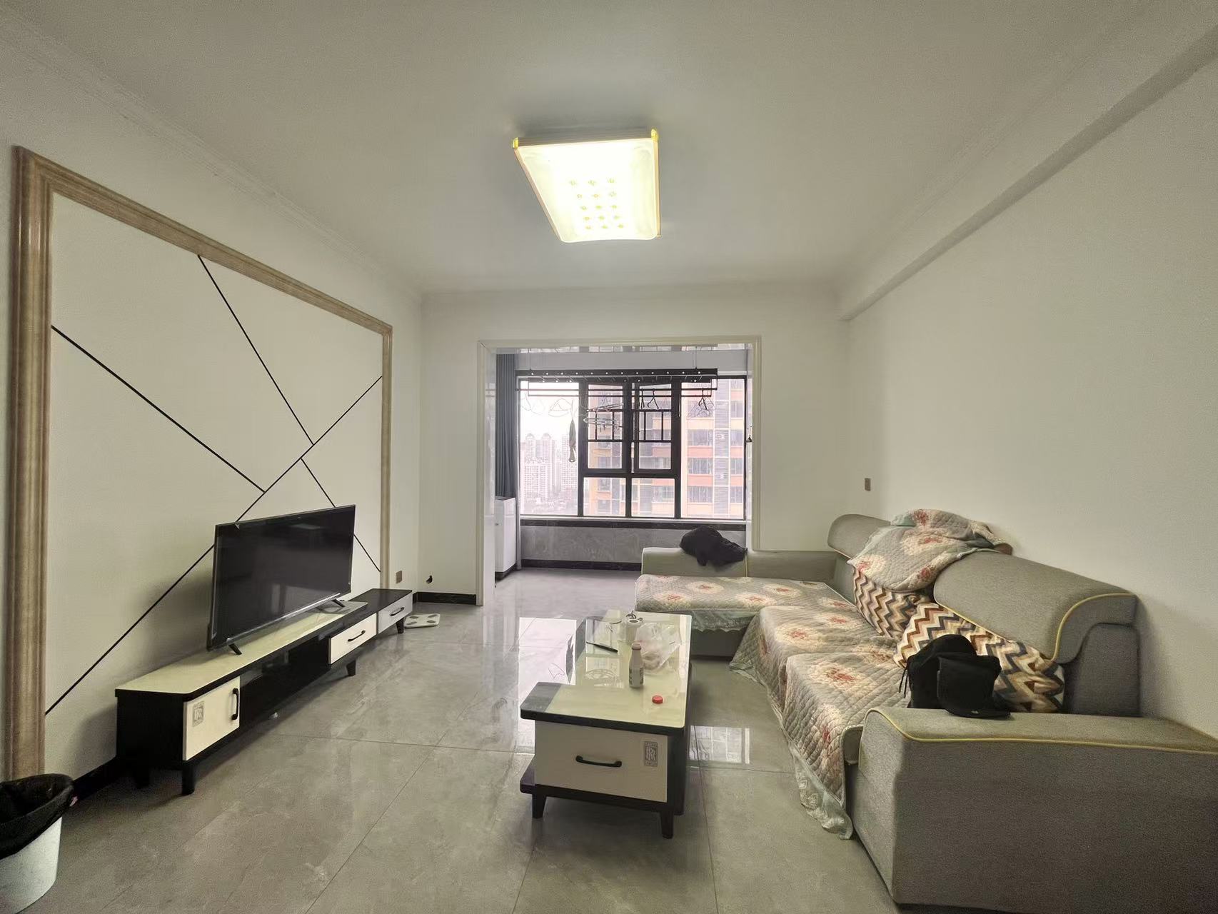 中建江湾壹号 4室2厅2卫 2600.0元/月 中建江湾壹号 4室2厅2卫 2600.0元/月室内图