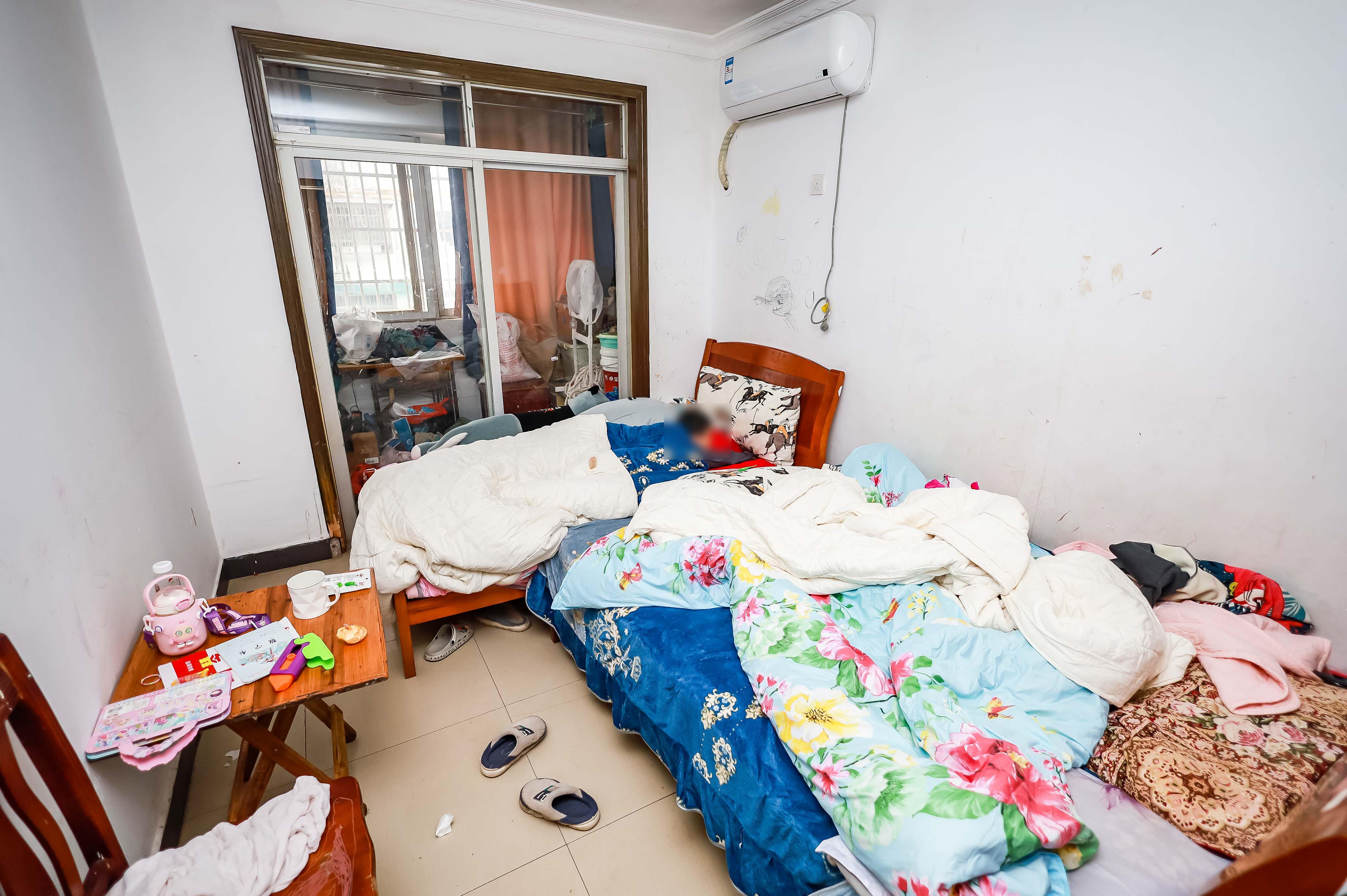 咸嘉新村嘉兴苑  1室2厅1卫   109.80万卧室