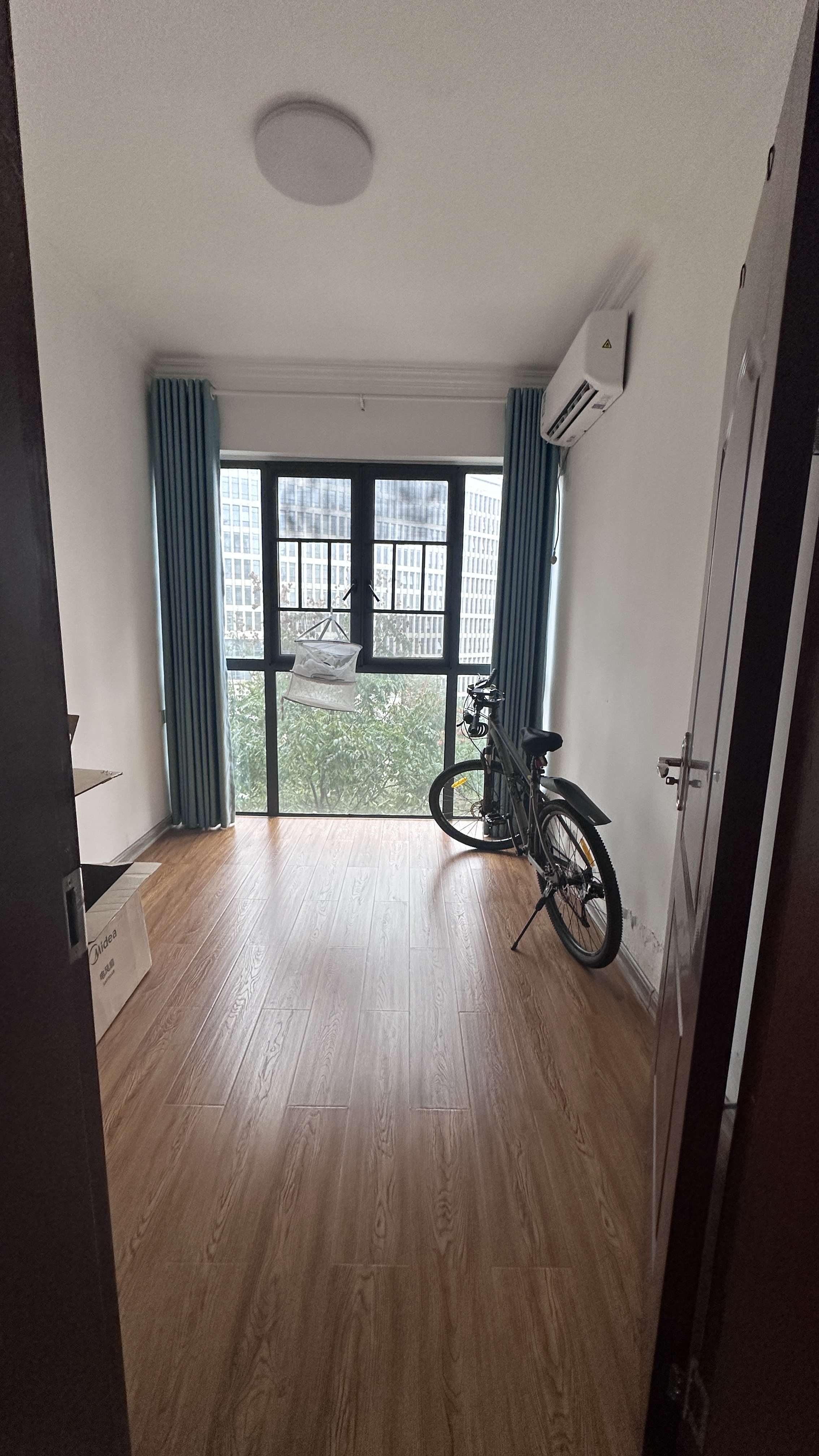 黑金时代广场 3室1厅1卫 2200.0元/月 黑金时代广场 3室1厅1卫 2200.0元/月室内图