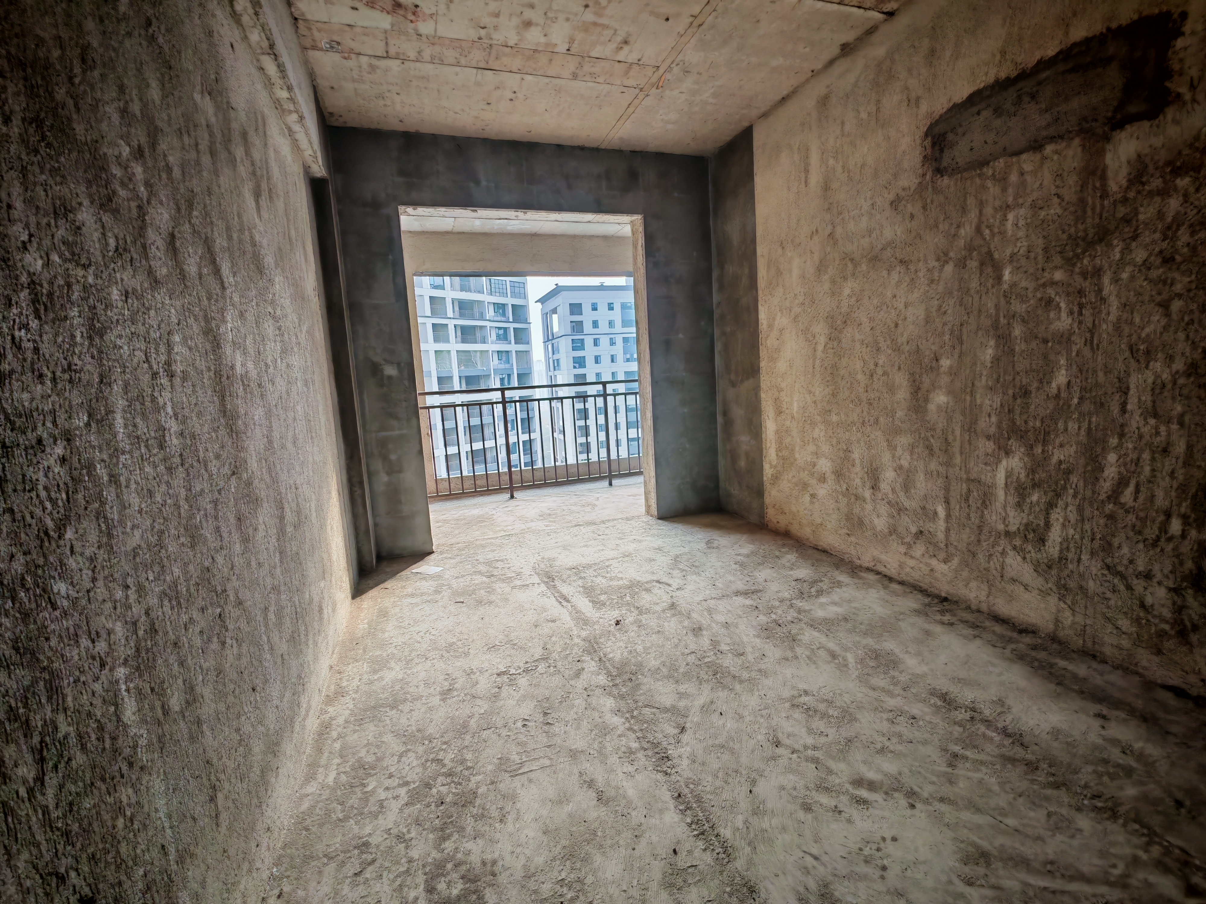 青春里-铂樾府 5室2厅2卫 185.0万 青春里-铂樾府 5室2厅2卫 185.0万客厅