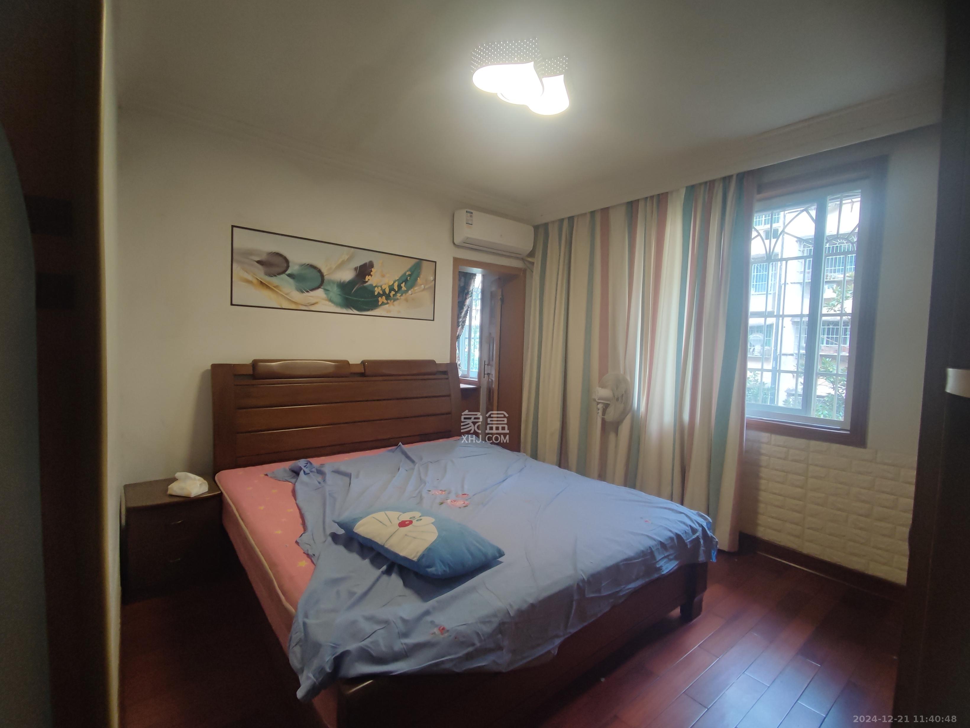 新天小区  4室2厅1卫   2200.00元/月室内图