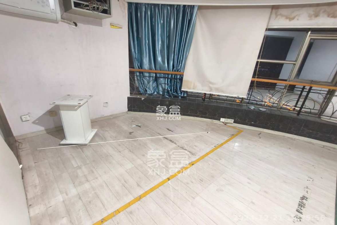 雨花大厦(云海大厦) 3室1厅1卫 7000.0元/月 雨花大厦(云海大厦) 3室1厅1卫 7000.0元/月室内图