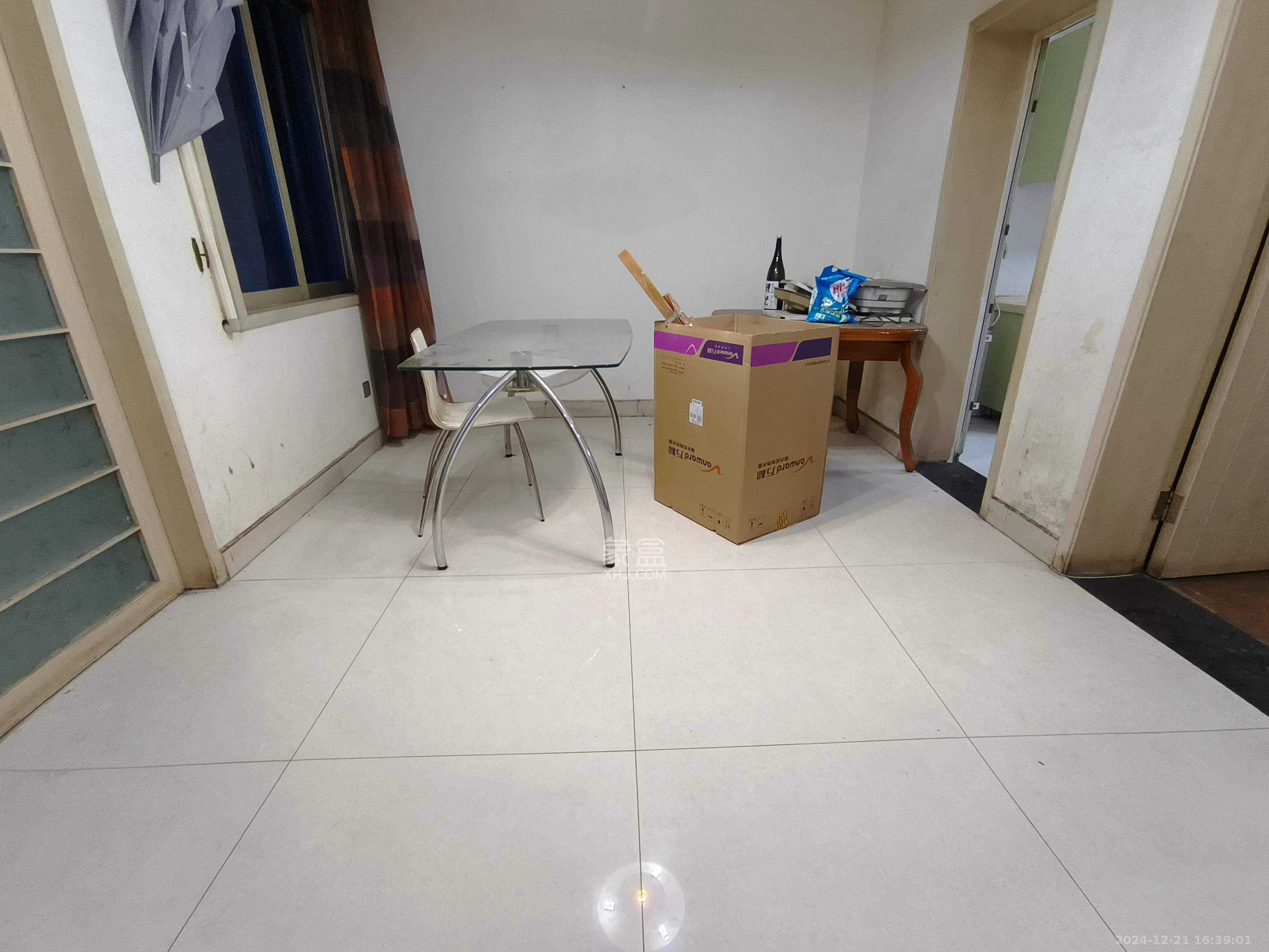 红旗雅居  3室2厅1卫   2000.00元/月室内图
