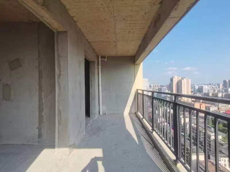 新世界建材城  3室2厅2卫   46.80万客厅