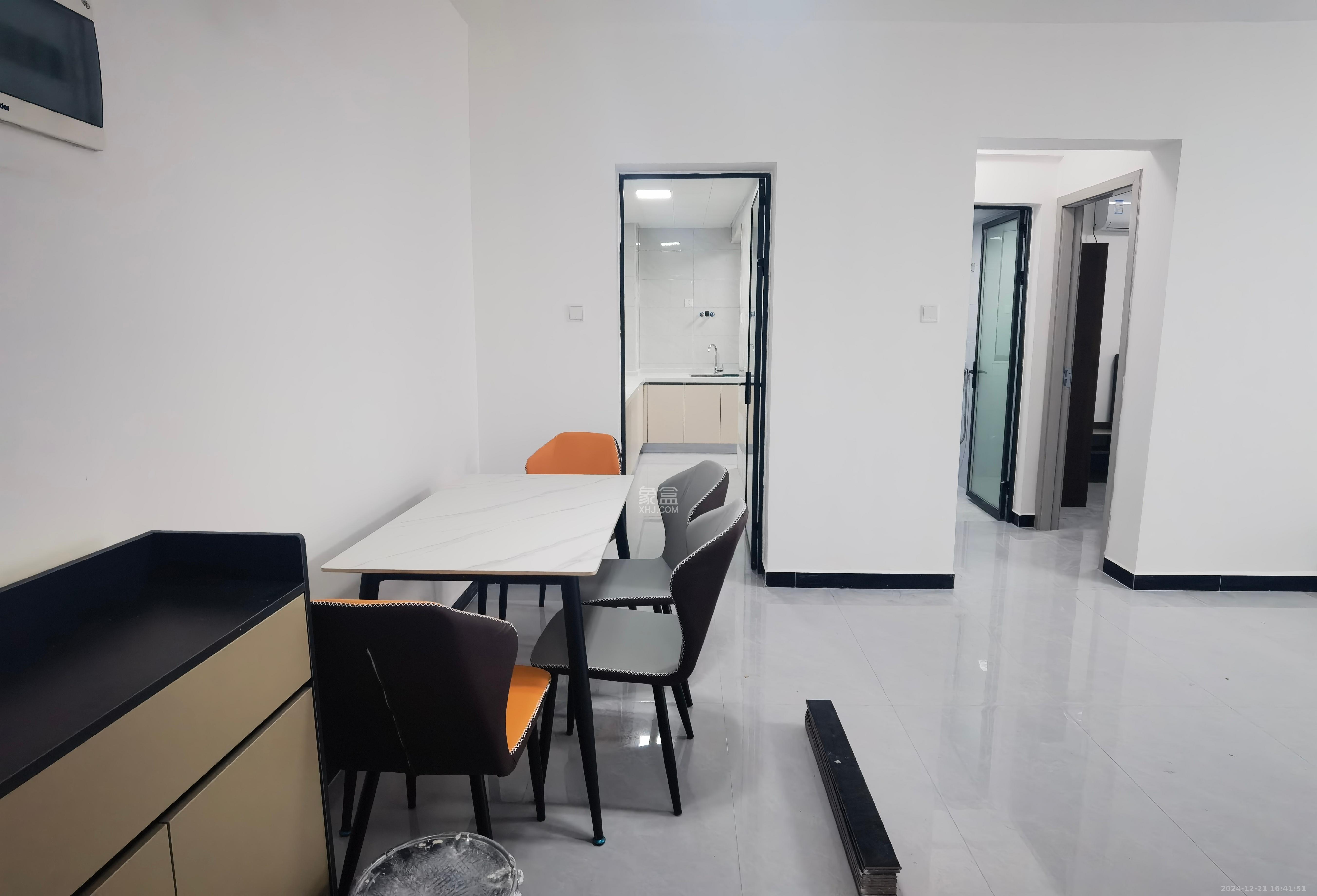 华润橡树湾 3室2厅1卫 2400.0元/月 华润橡树湾 3室2厅1卫 2400.0元/月室内图