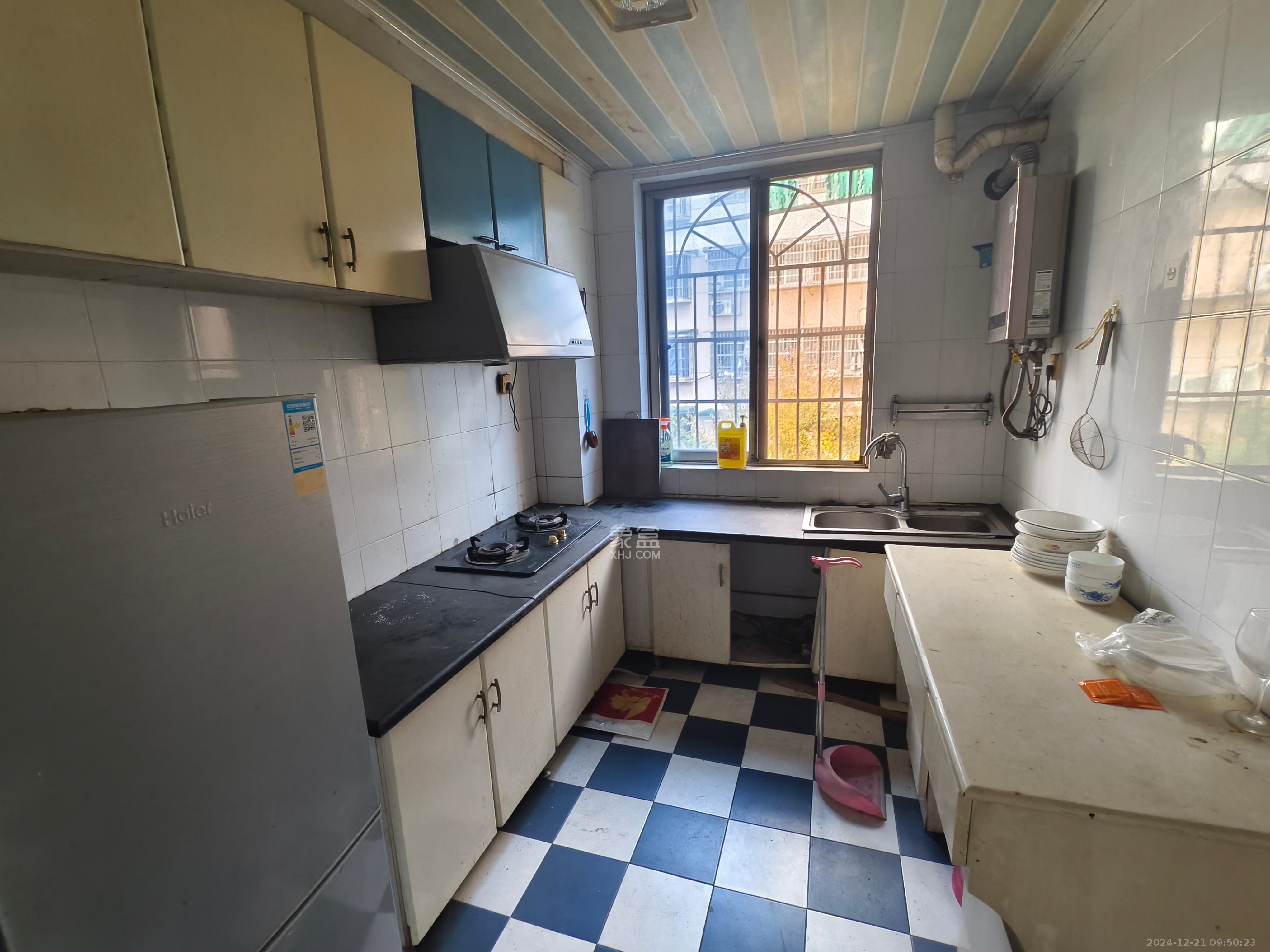 东南明苑 3室2厅2卫 2500.0元/月 东南明苑 3室2厅2卫 2500.0元/月室内图