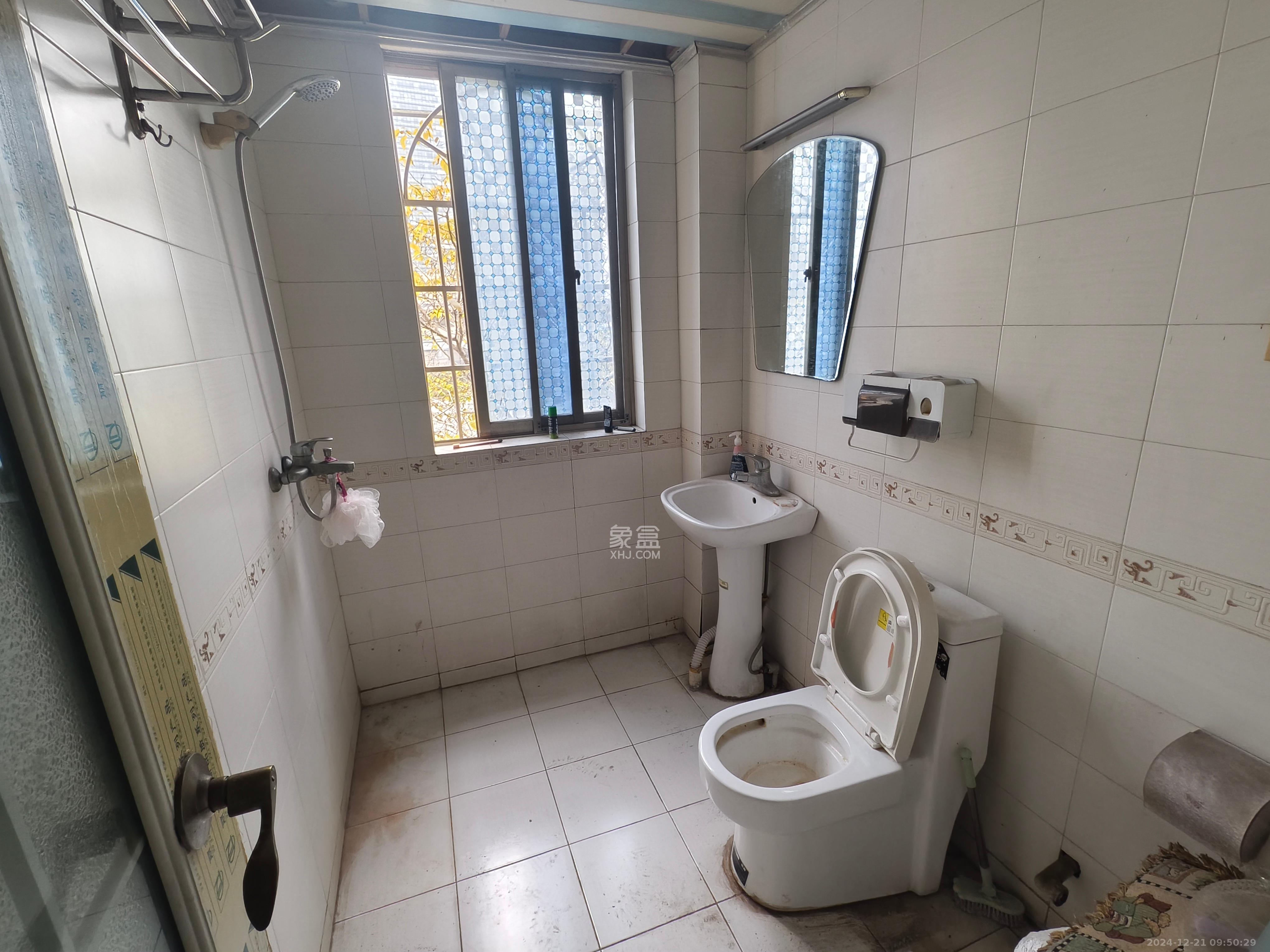 东南明苑 3室2厅2卫 2500.0元/月 东南明苑 3室2厅2卫 2500.0元/月室内图