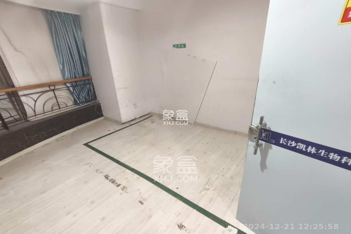 雨花大厦(云海大厦) 3室1厅1卫 7000.0元/月 雨花大厦(云海大厦) 3室1厅1卫 7000.0元/月室内图