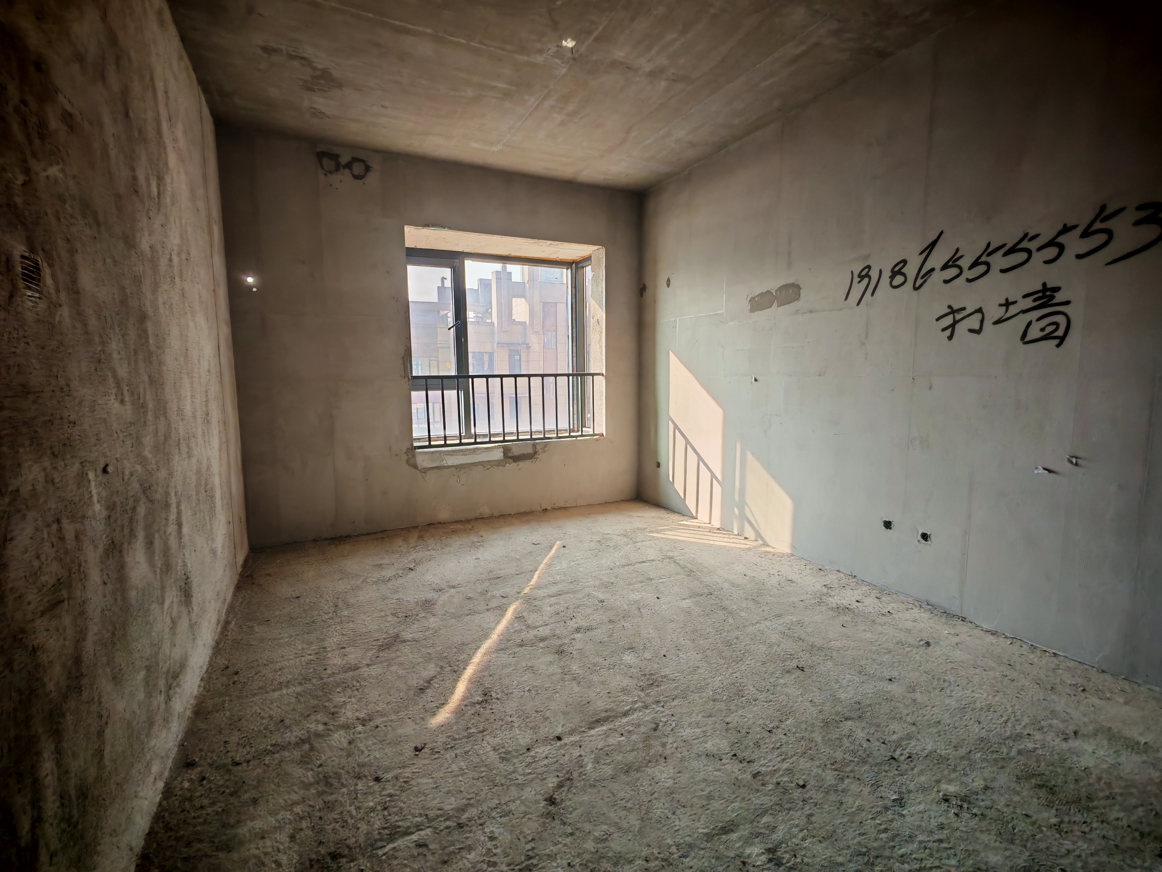 德馨苑 4室2厅2卫 79.8万 德馨苑 4室2厅2卫 79.8万客厅