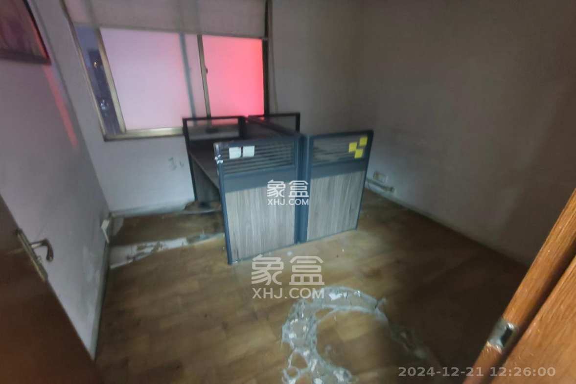 雨花大厦(云海大厦) 3室1厅1卫 7000.0元/月 雨花大厦(云海大厦) 3室1厅1卫 7000.0元/月室内图