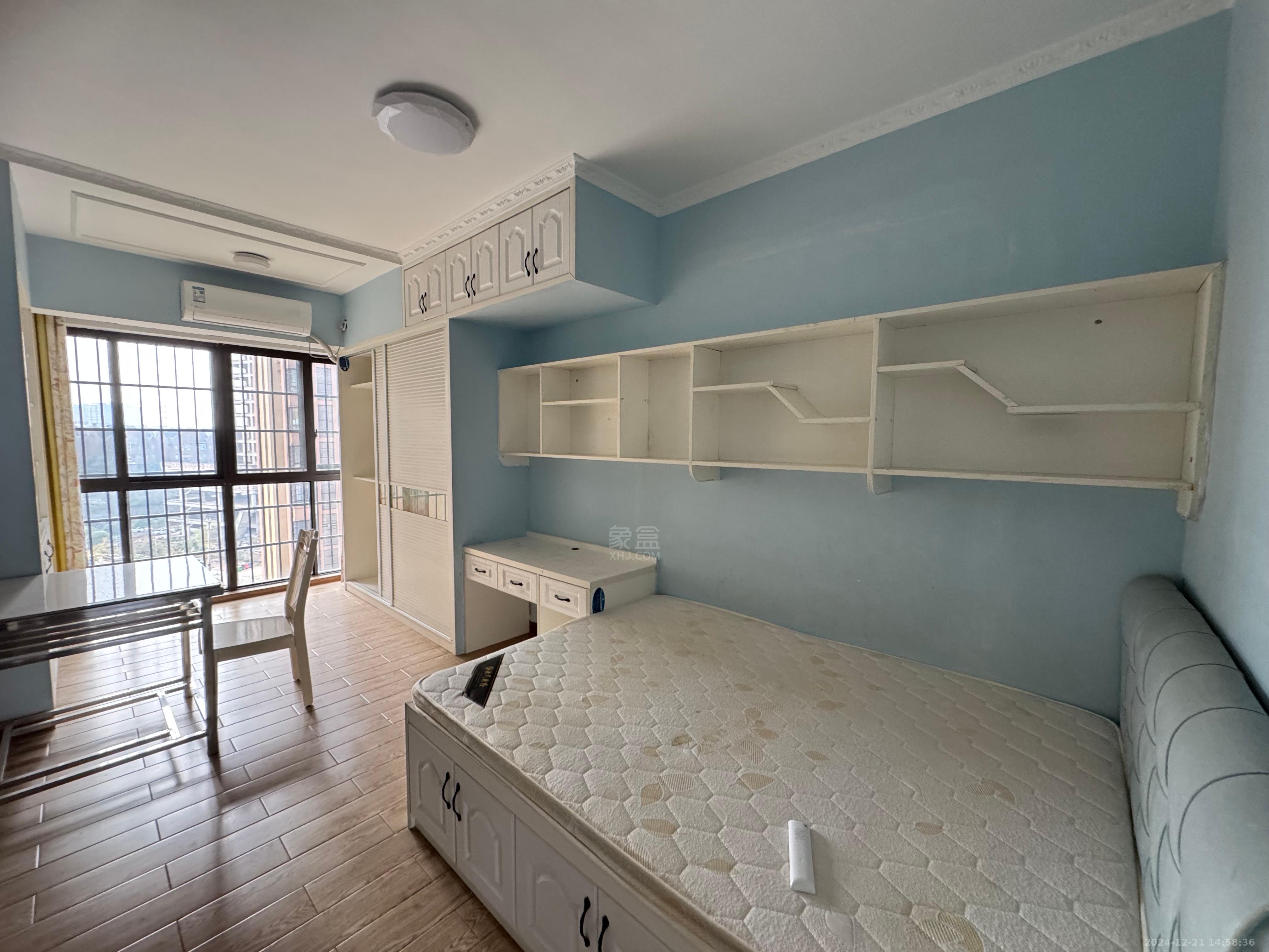 荷塘观邸 3室2厅2卫 1800.0元/月 荷塘观邸 3室2厅2卫 1800.0元/月室内图