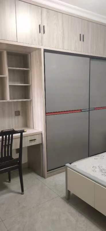 新桥花园  3室2厅2卫   2300.00元/月室内图
