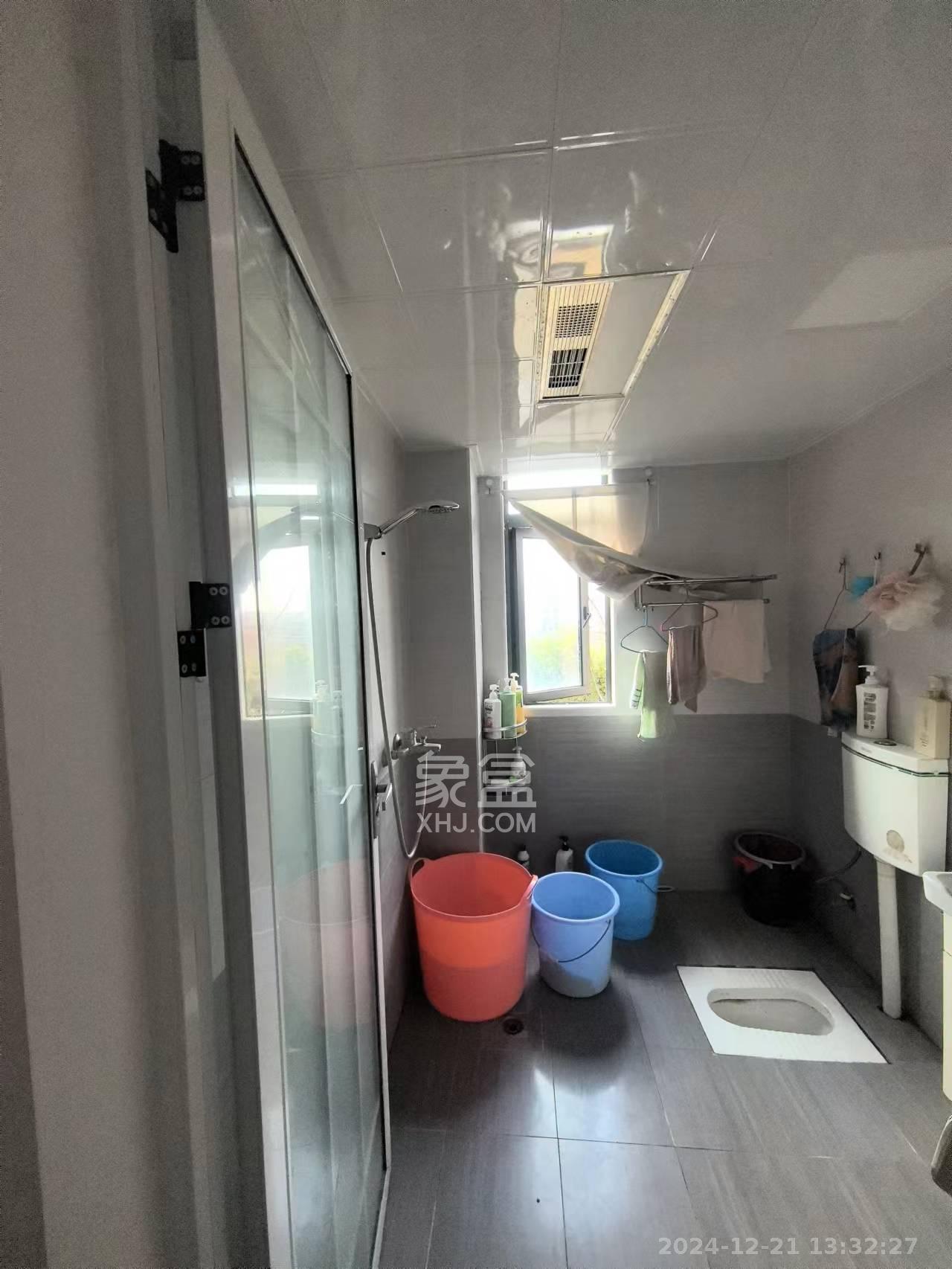 卢浮原著  3室2厅1卫   1800.00元/月室内图