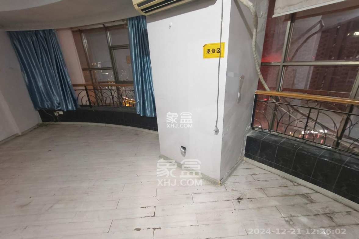 雨花大厦(云海大厦) 3室1厅1卫 7000.0元/月 雨花大厦(云海大厦) 3室1厅1卫 7000.0元/月室内图