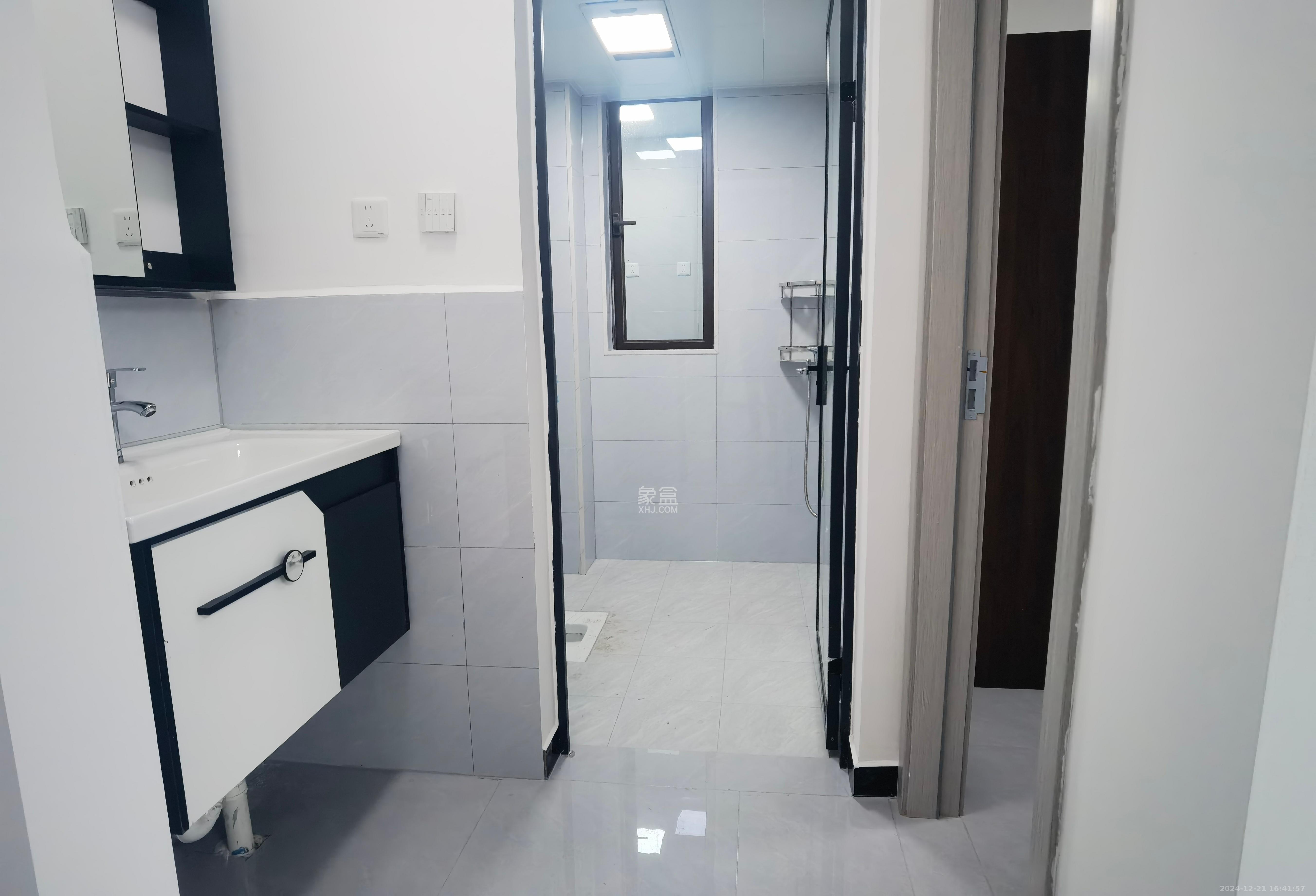 华润橡树湾 3室2厅1卫 2400.0元/月 华润橡树湾 3室2厅1卫 2400.0元/月室内图