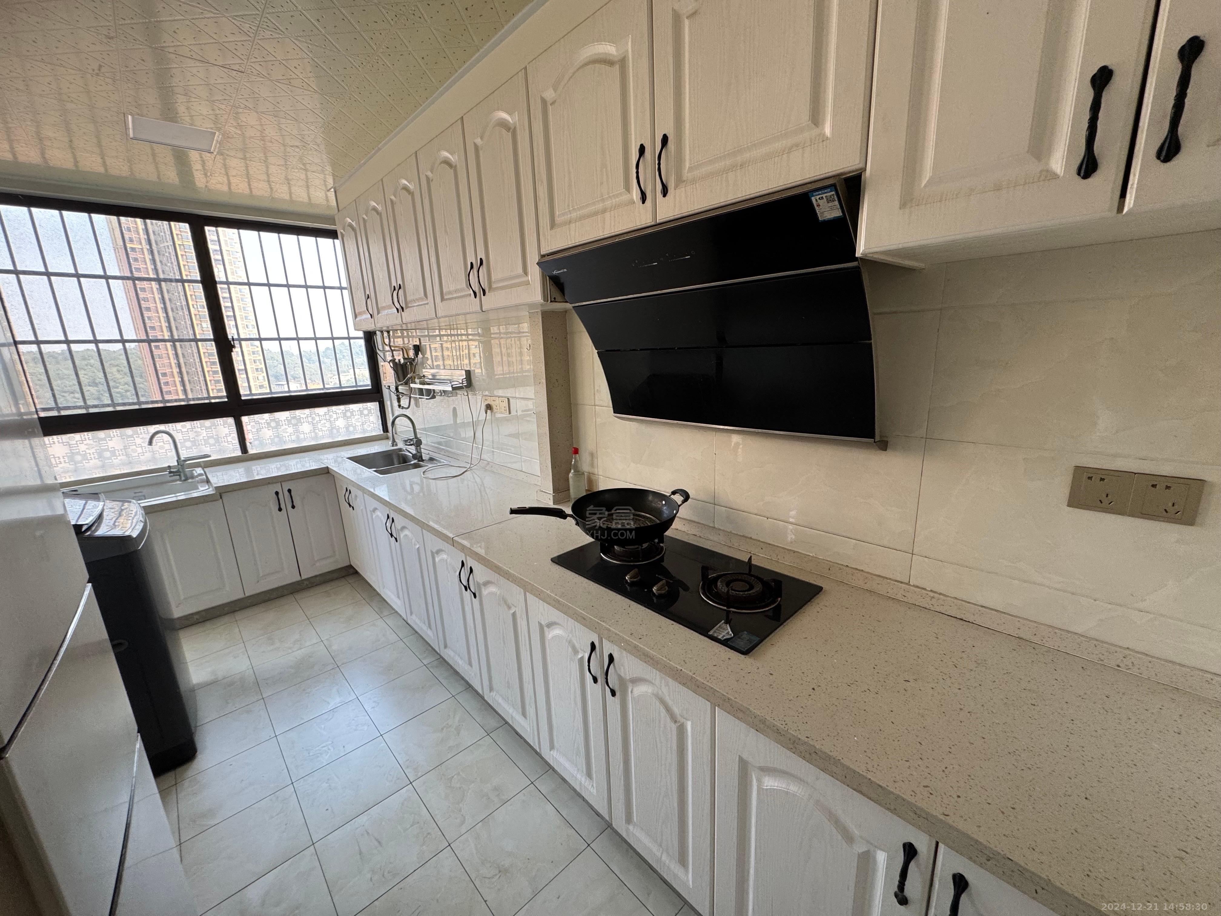 荷塘观邸 3室2厅2卫 1800.0元/月 荷塘观邸 3室2厅2卫 1800.0元/月室内图