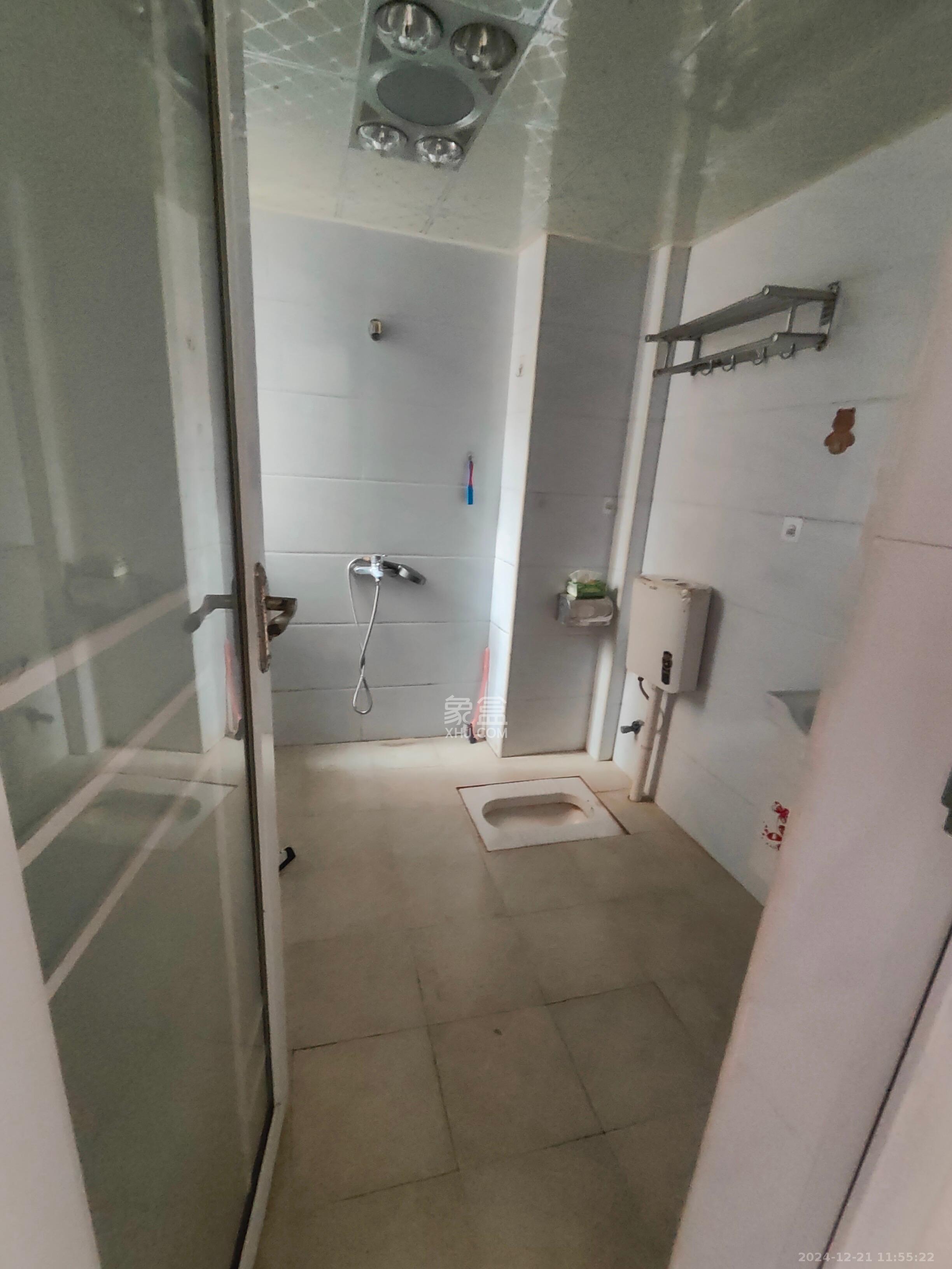 和润园一、二期  2室2厅1卫    1800.0元/月室内图1