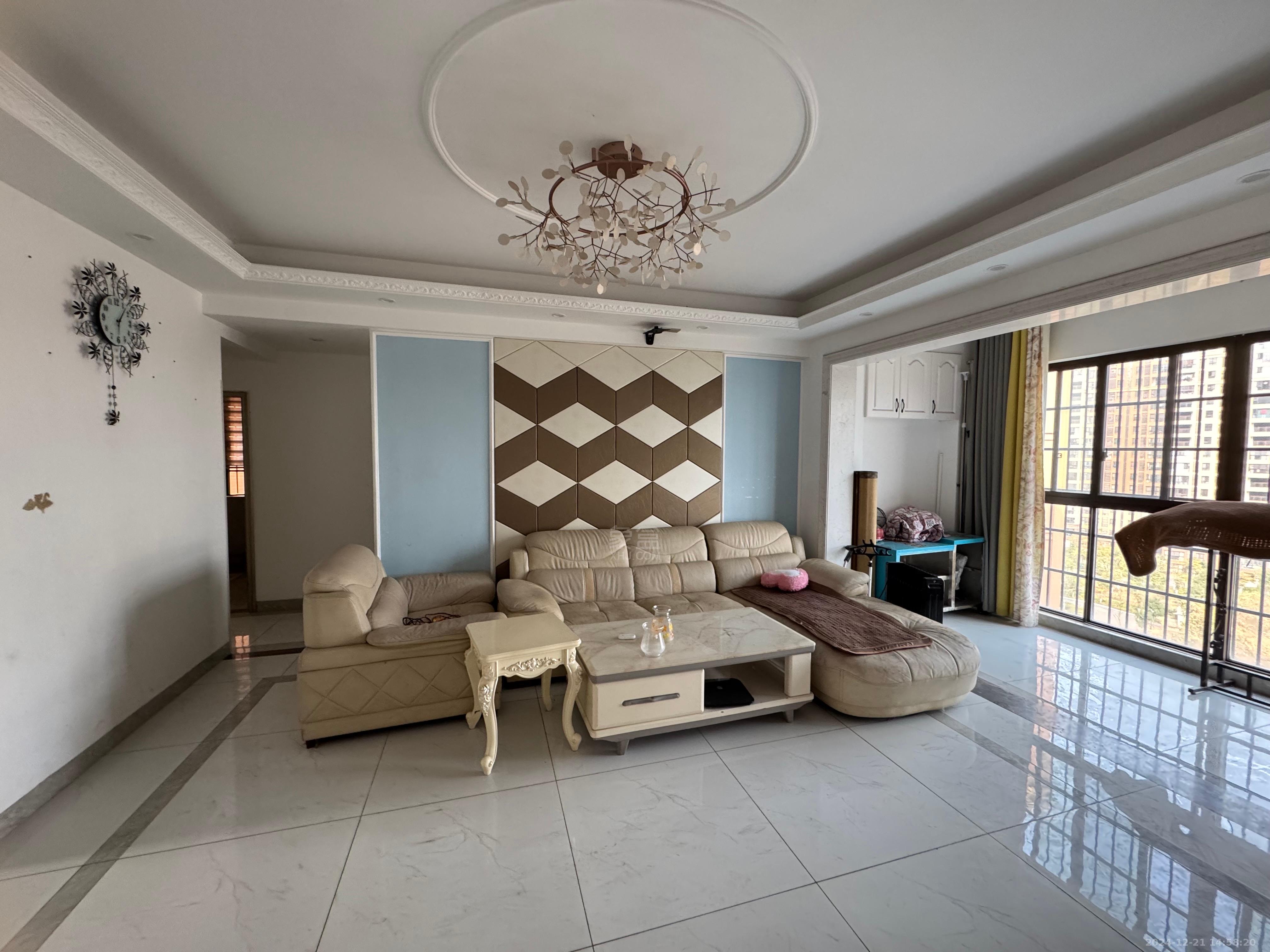 荷塘观邸 3室2厅2卫 1800.0元/月 荷塘观邸 3室2厅2卫 1800.0元/月室内图