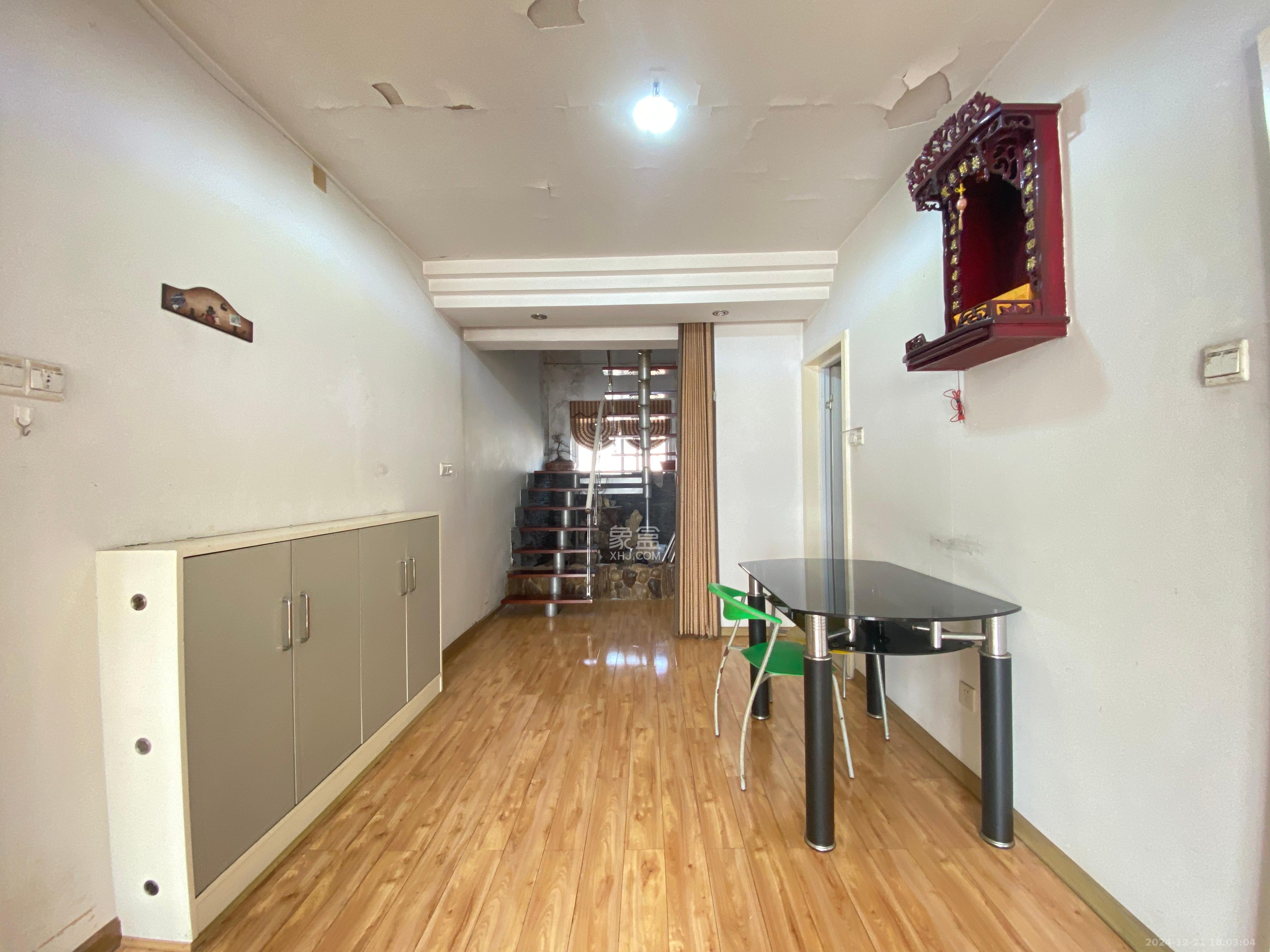 东岸锦城(东方人家)  4室2厅2卫   1600.00元/月室内图