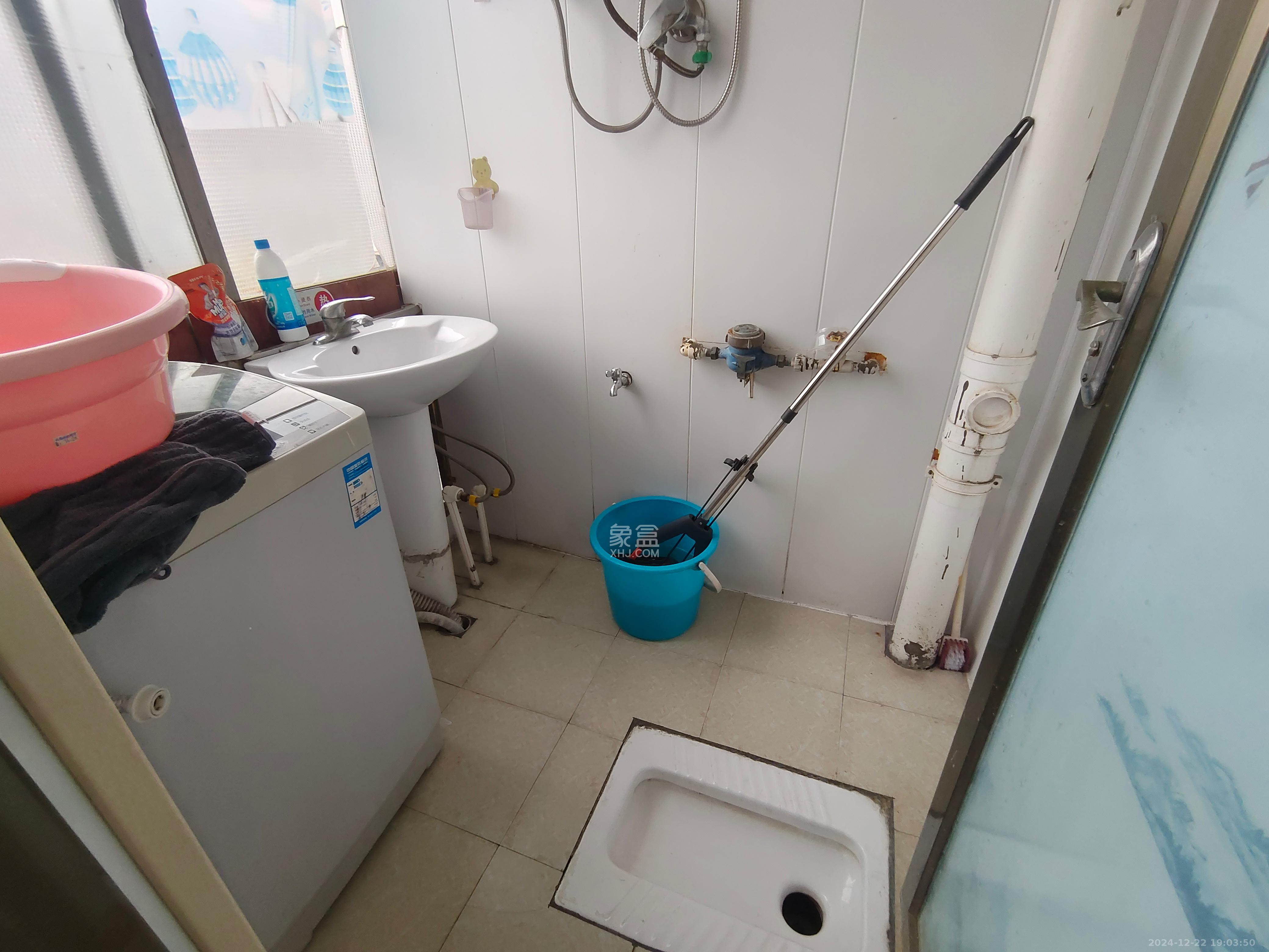 麓谷沐春园  3室2厅1卫    2100.0元/月 麓谷沐春园  3室2厅1卫    2100.0元/月室内图