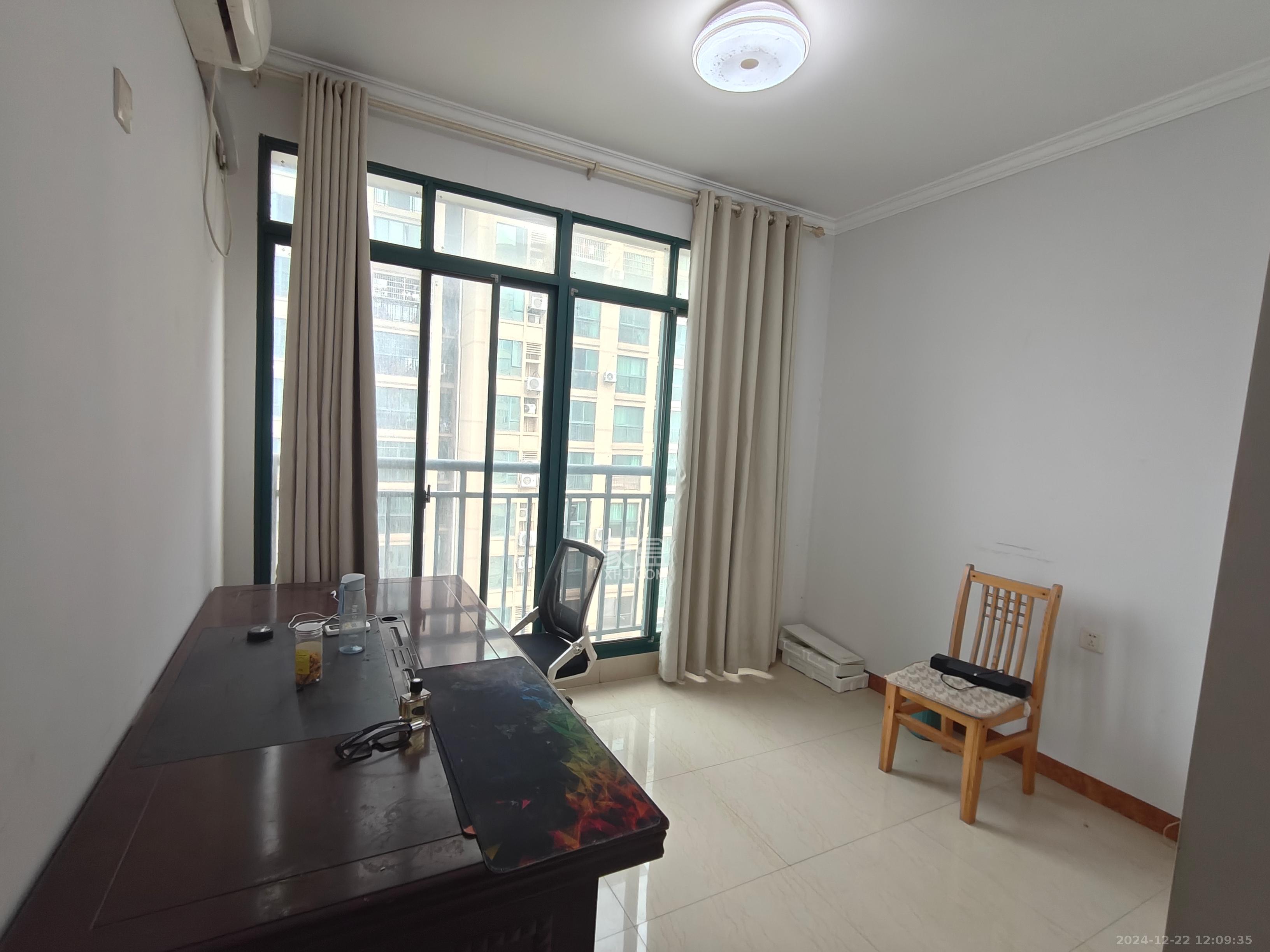 富基世纪公园  3室2厅1卫    1650.0元/月 富基世纪公园  3室2厅1卫    1650.0元/月室内图