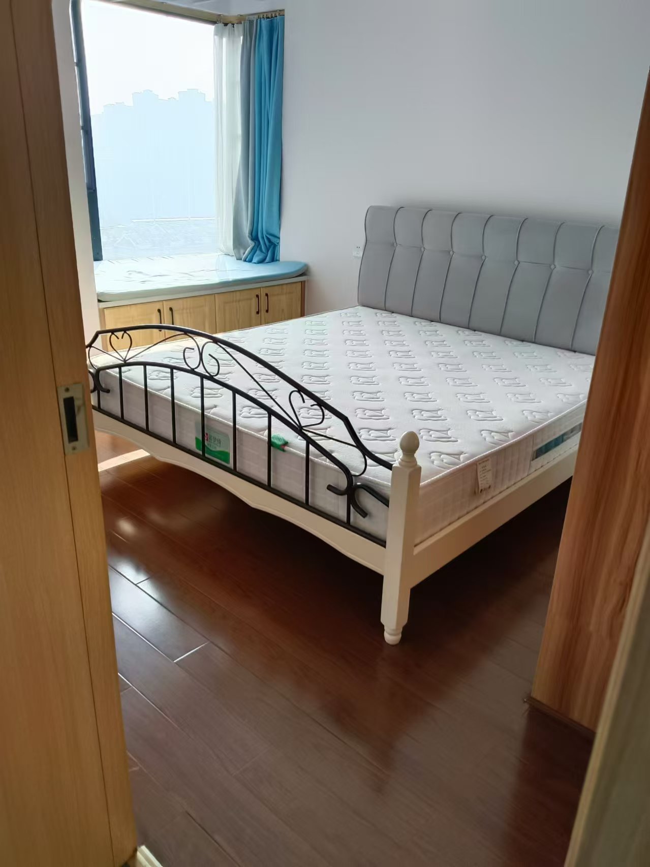 三一街區(qū)  3室2廳1衛(wèi)   1900.00元/月室內(nèi)圖