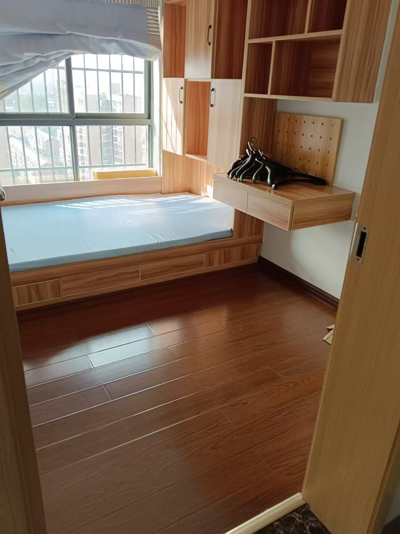 三一街區(qū)  3室2廳1衛(wèi)   1900.00元/月室內(nèi)圖