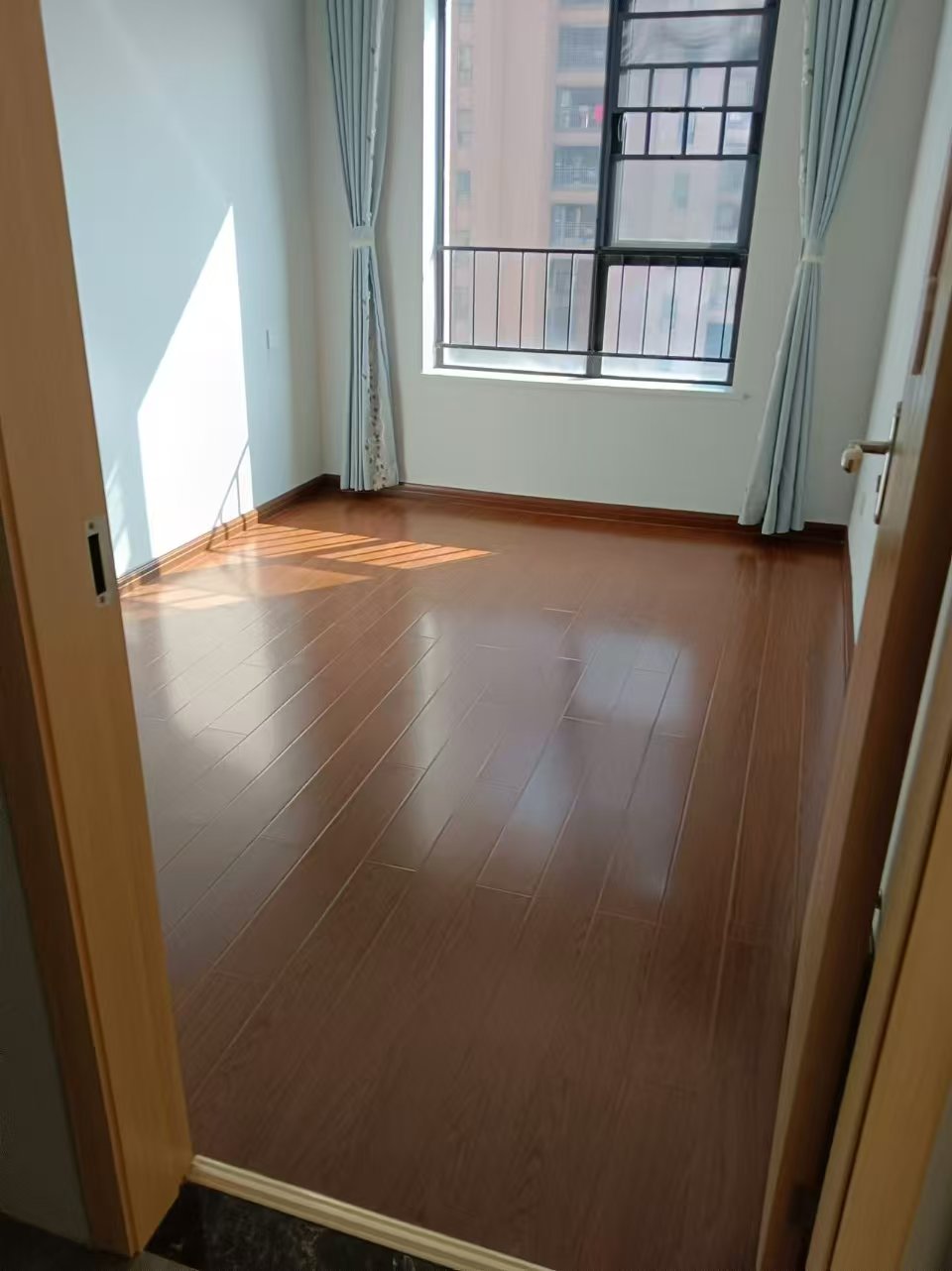 三一街區(qū)  3室2廳1衛(wèi)   1900.00元/月室內(nèi)圖