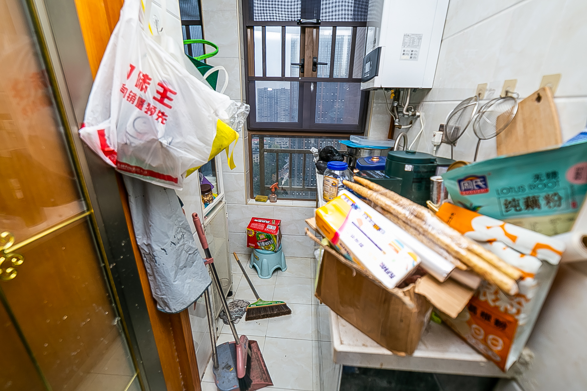 第六都（陆都小区）  4室2厅2卫   268.00万阳台
