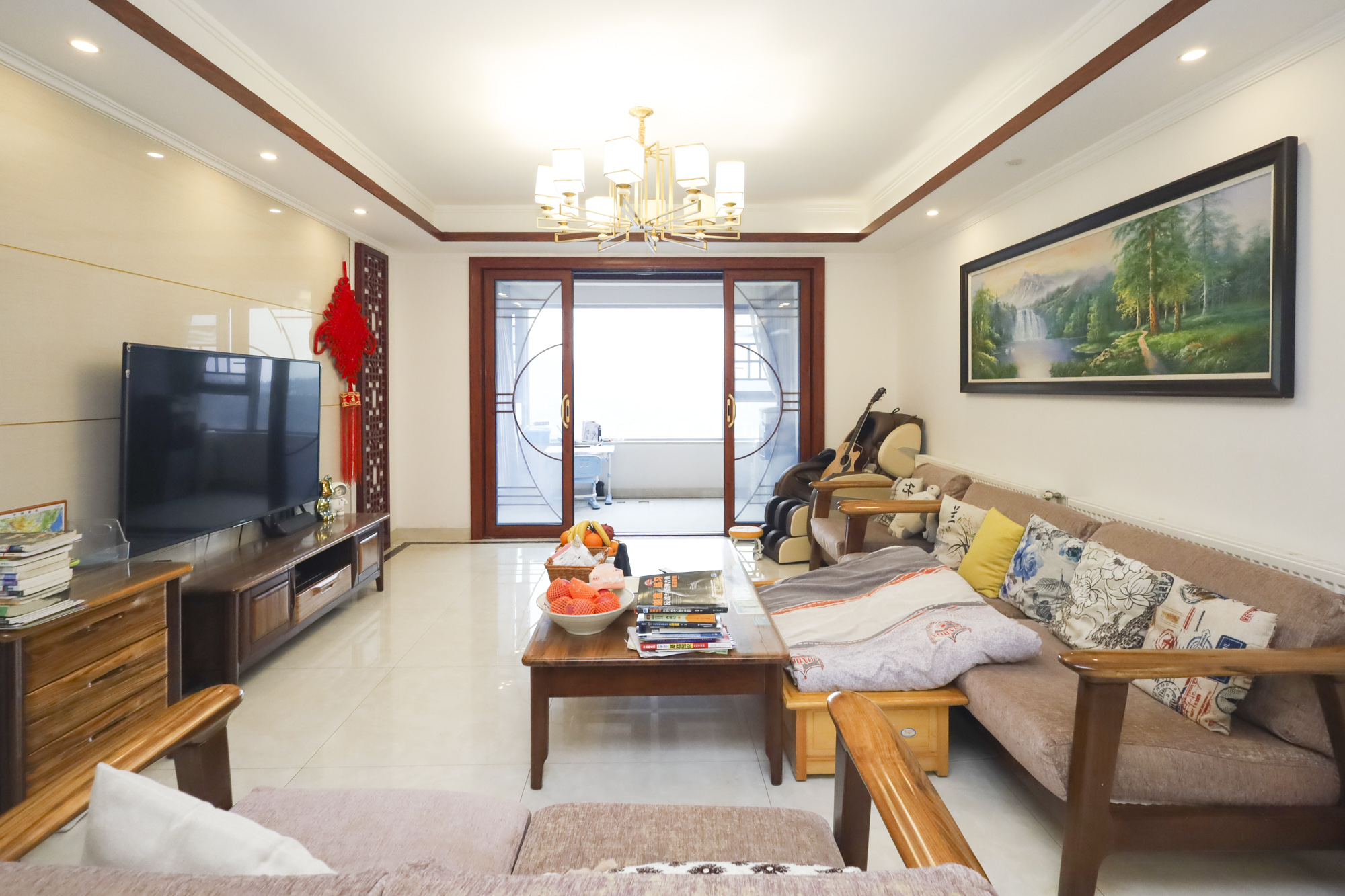 湘江壹号一二三期(创远湘江壹号) 4室2厅3卫 228.0万 湘江壹号一二三期(创远湘江壹号) 4室2厅3卫 228.0万客厅