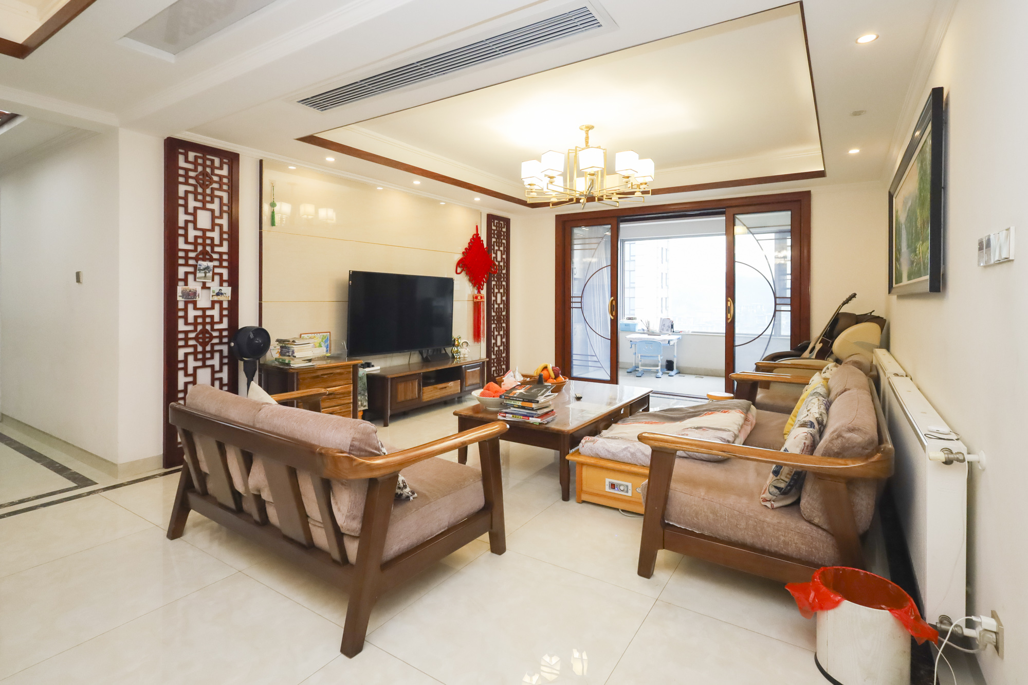 湘江壹号一二三期（创远湘江壹号）  4室2厅3卫    228.0万客厅