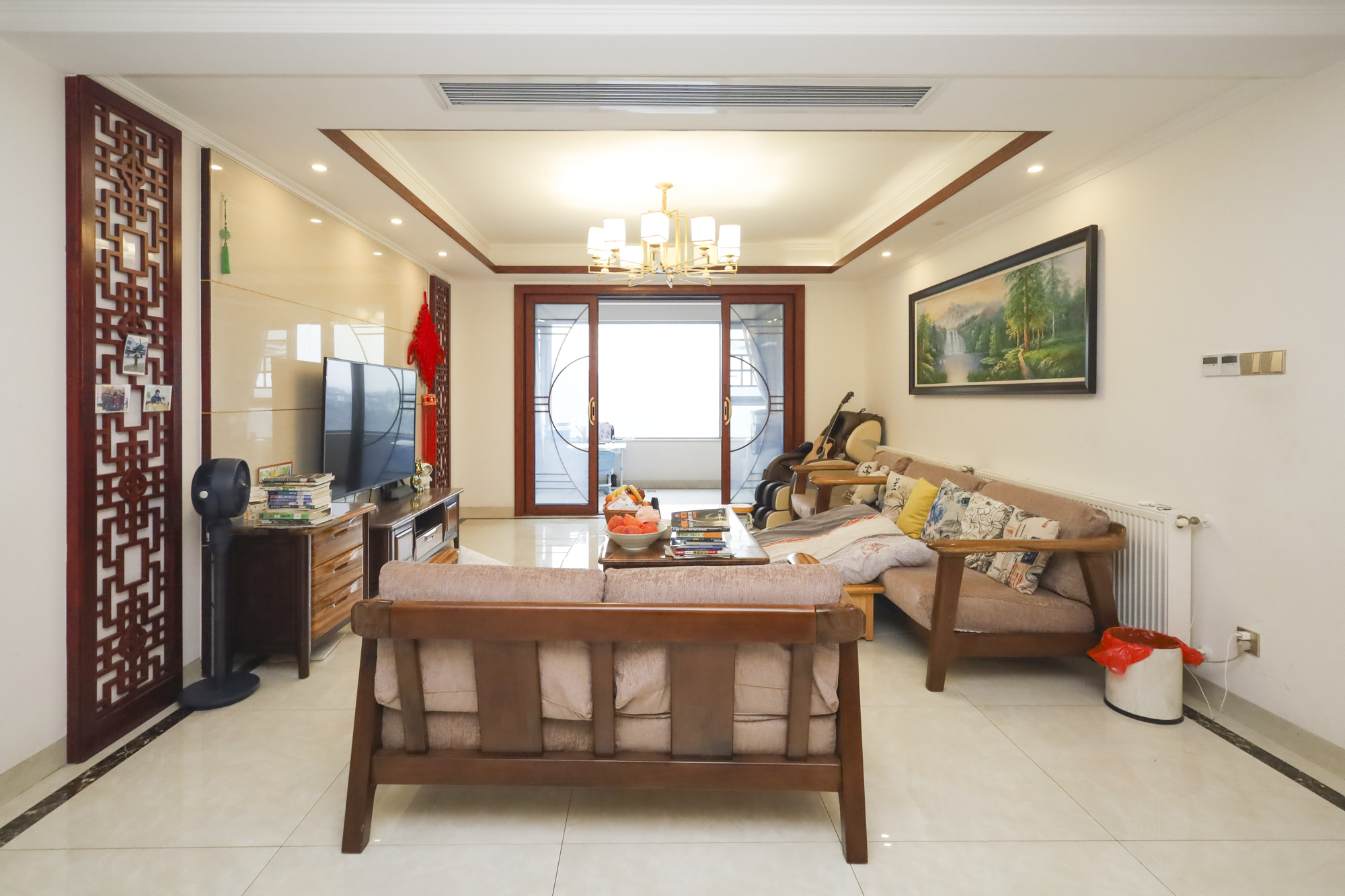 湘江壹号一二三期（创远湘江壹号）  4室2厅3卫    228.0万客厅