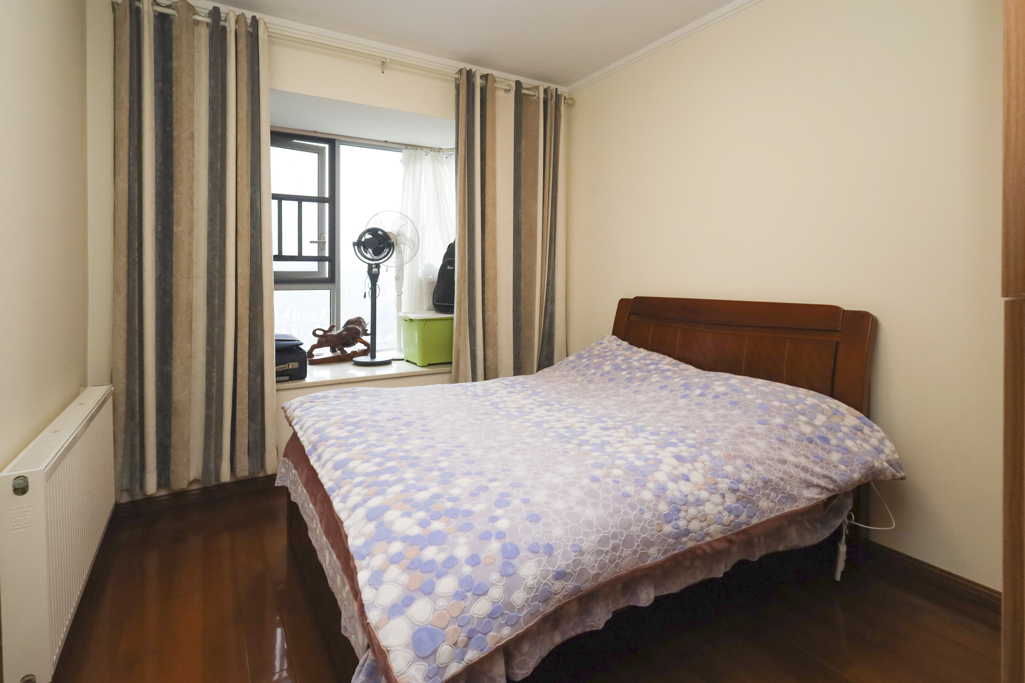 湘江壹号一二三期（创远湘江壹号）  4室2厅3卫    228.0万卧室