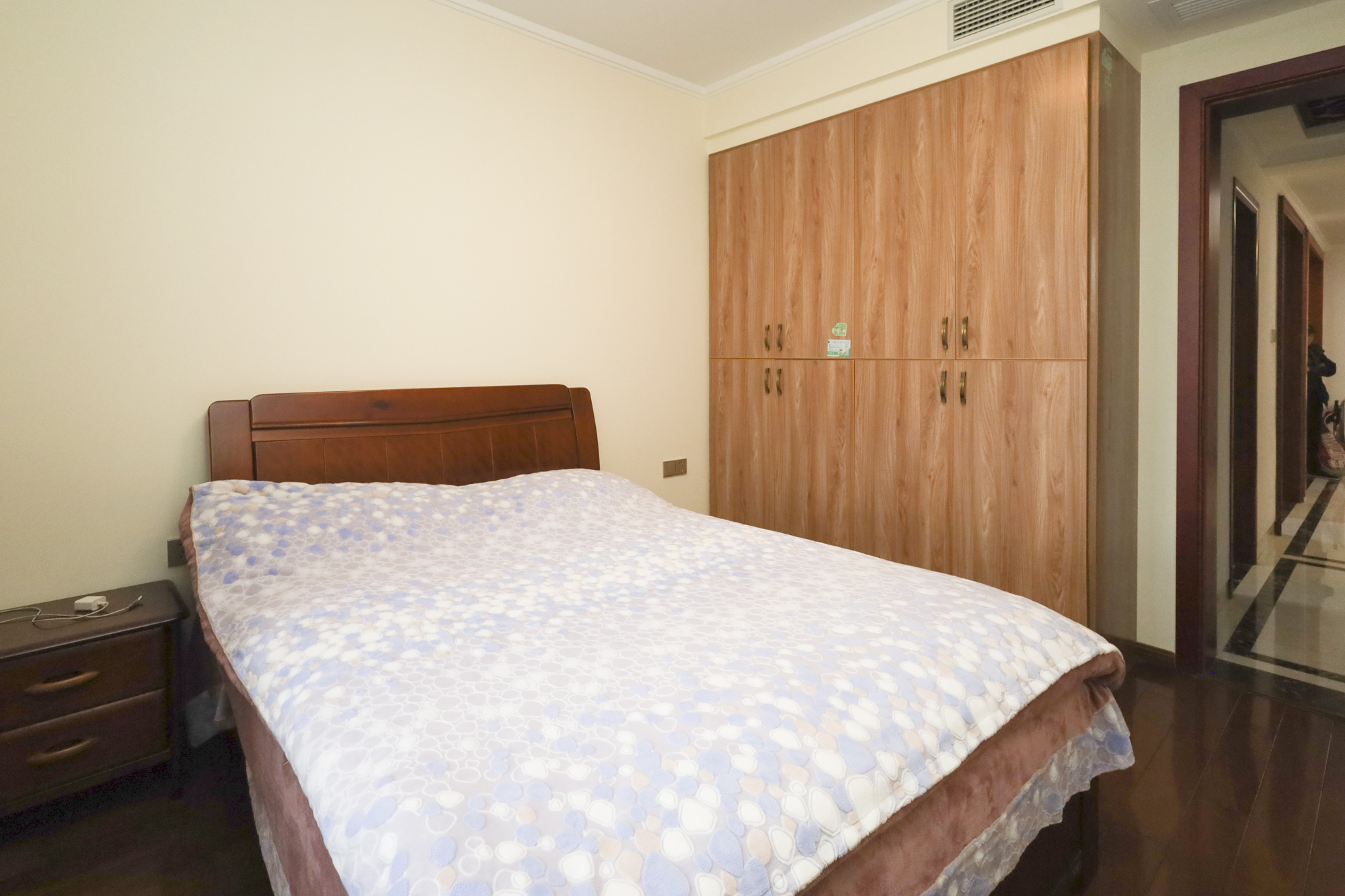 湘江壹号一二三期（创远湘江壹号）  4室2厅3卫    228.0万卧室