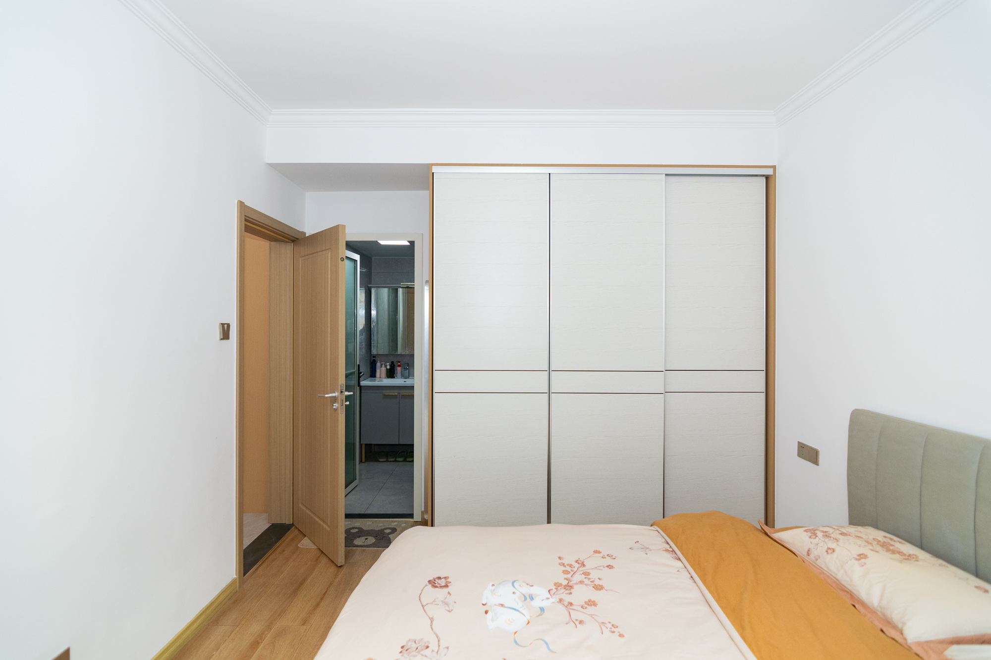 澳海月亮湾 3室2厅2卫 83.0万 澳海月亮湾 3室2厅2卫 83.0万卧室