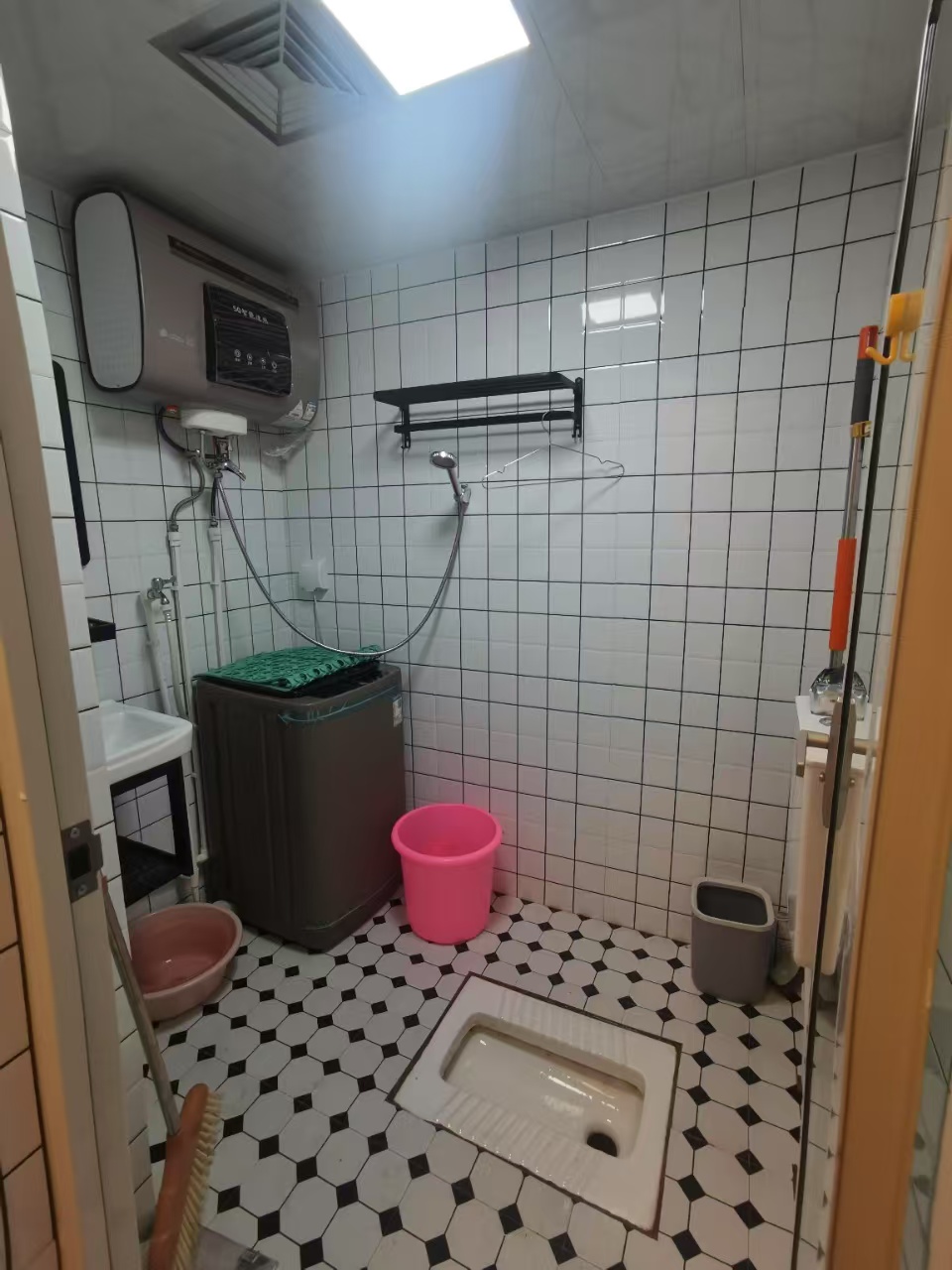 富兴金地大厦  1室1厅2卫    1780.0元/月 富兴金地大厦  1室1厅2卫    1780.0元/月室内图