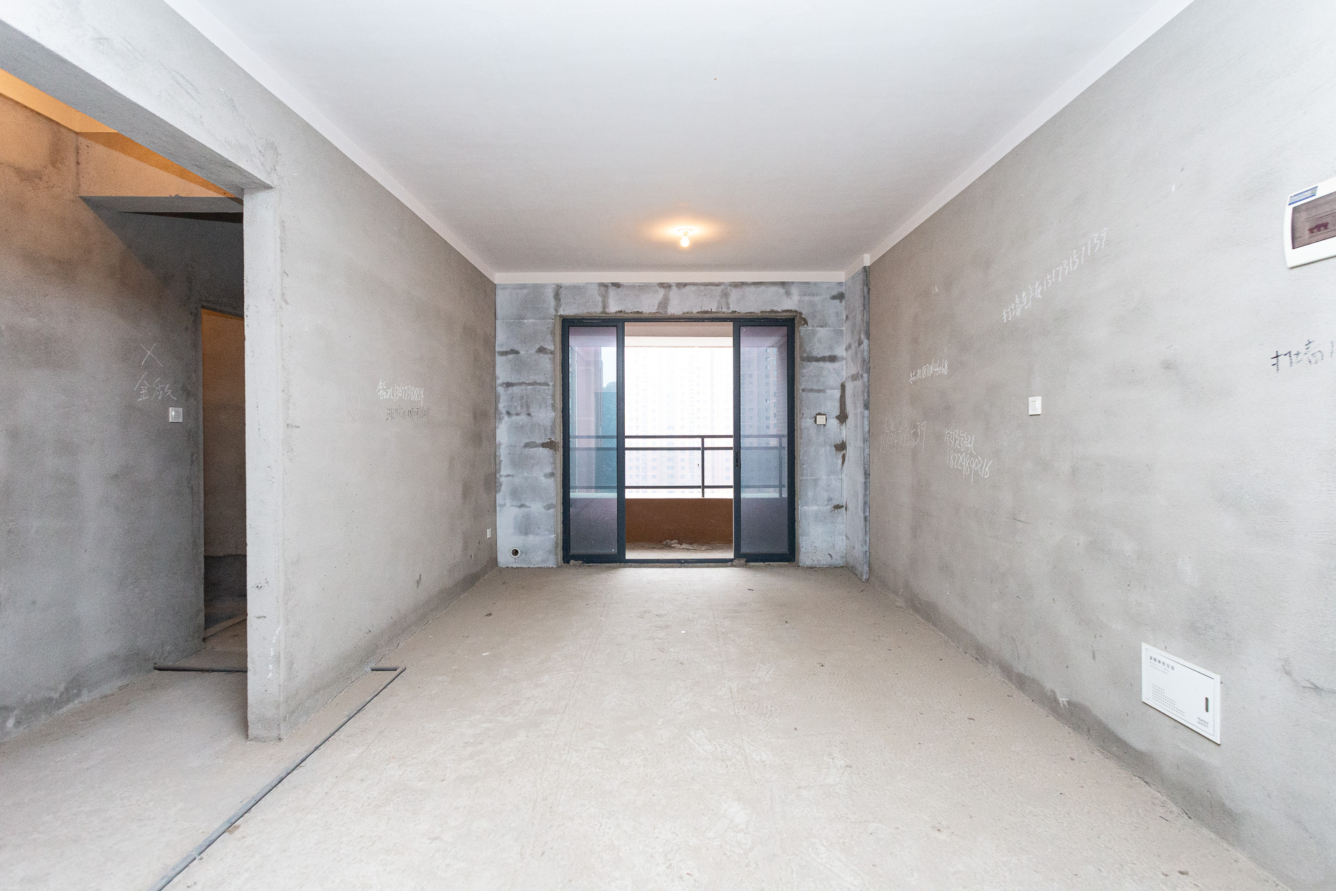 珠江东方明珠(新地东方明珠)三期 3室2厅1卫 65.0万 珠江东方明珠(新地东方明珠)三期 3室2厅1卫 65.0万客厅