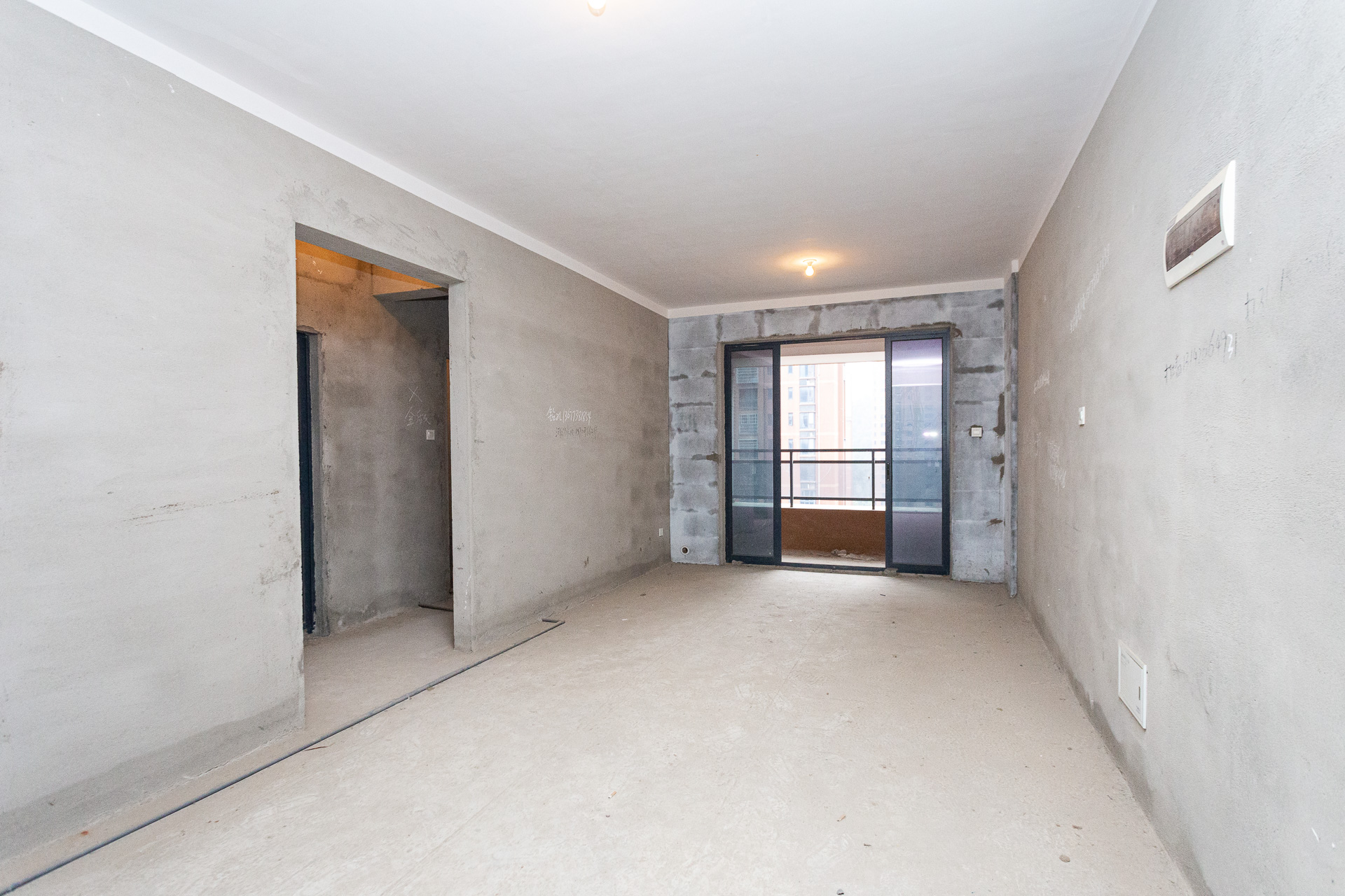 珠江东方明珠(新地东方明珠)三期 3室2厅1卫 65.0万 珠江东方明珠(新地东方明珠)三期 3室2厅1卫 65.0万客厅