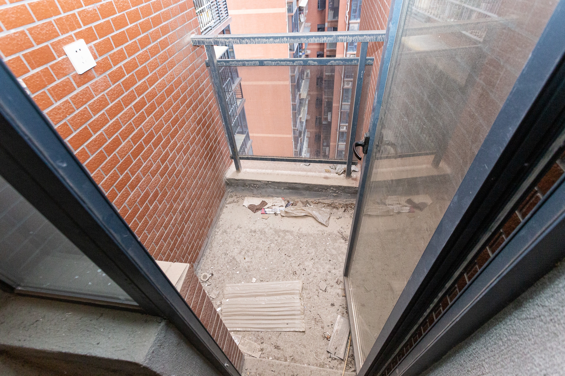 珠江东方明珠(新地东方明珠)三期 3室2厅1卫 65.0万 珠江东方明珠(新地东方明珠)三期 3室2厅1卫 65.0万阳台