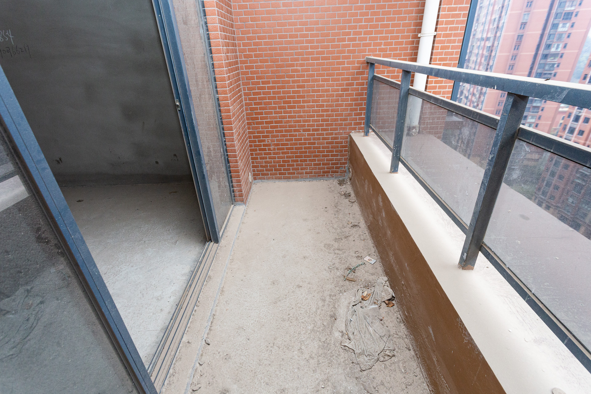 珠江东方明珠(新地东方明珠)三期 3室2厅1卫 65.0万 珠江东方明珠(新地东方明珠)三期 3室2厅1卫 65.0万阳台