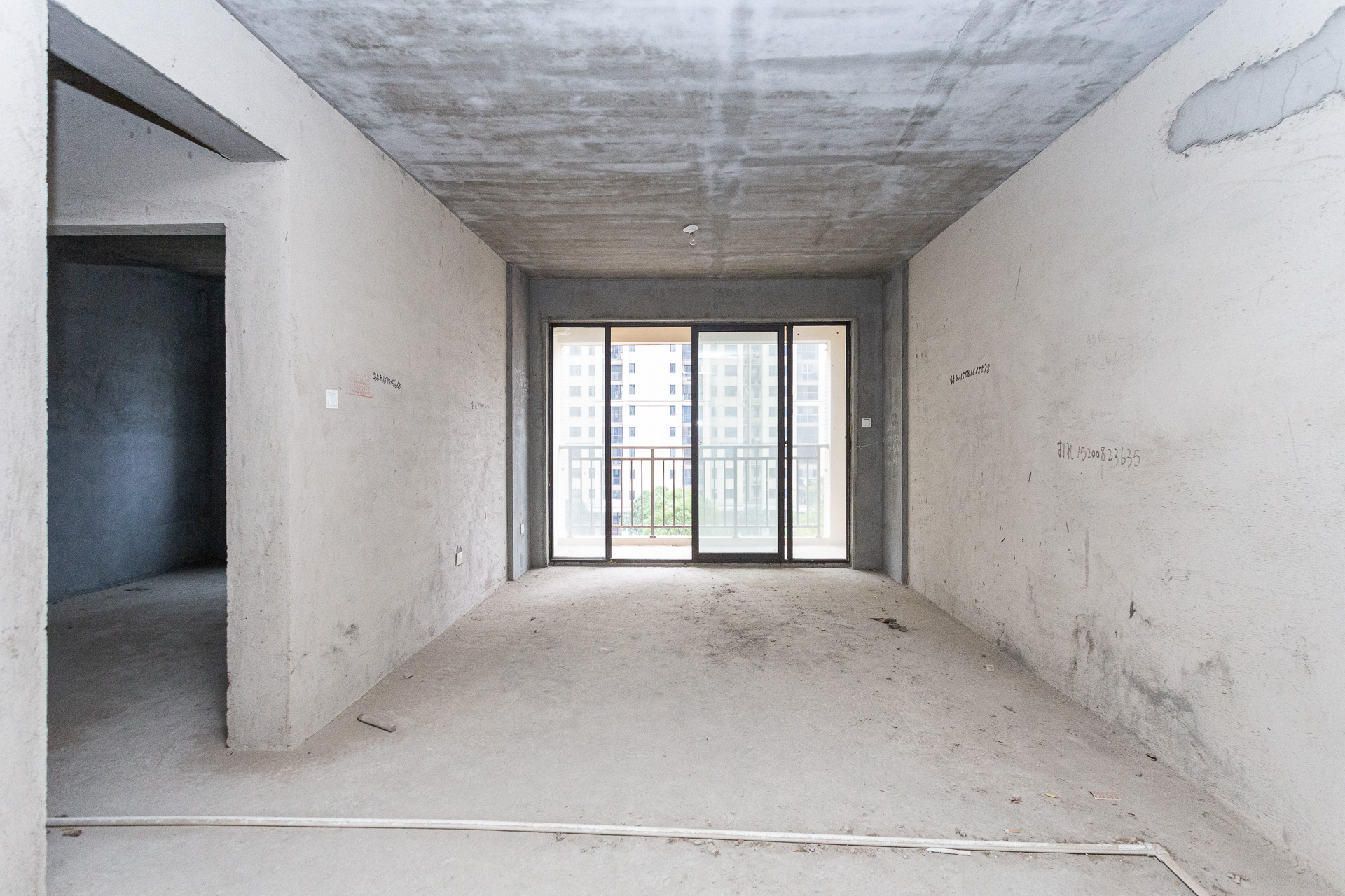 乾源国际  2室2厅2卫    55.0万 乾源国际  2室2厅2卫    55.0万客厅