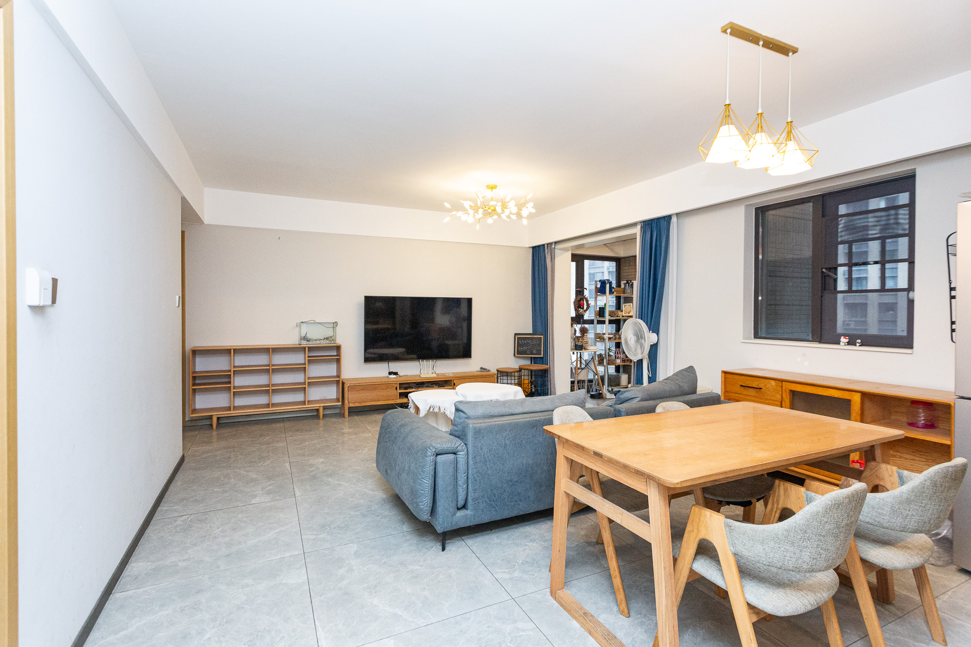 时代倾城四期 3室2厅2卫 110.0万 时代倾城四期 3室2厅2卫 110.0万客厅