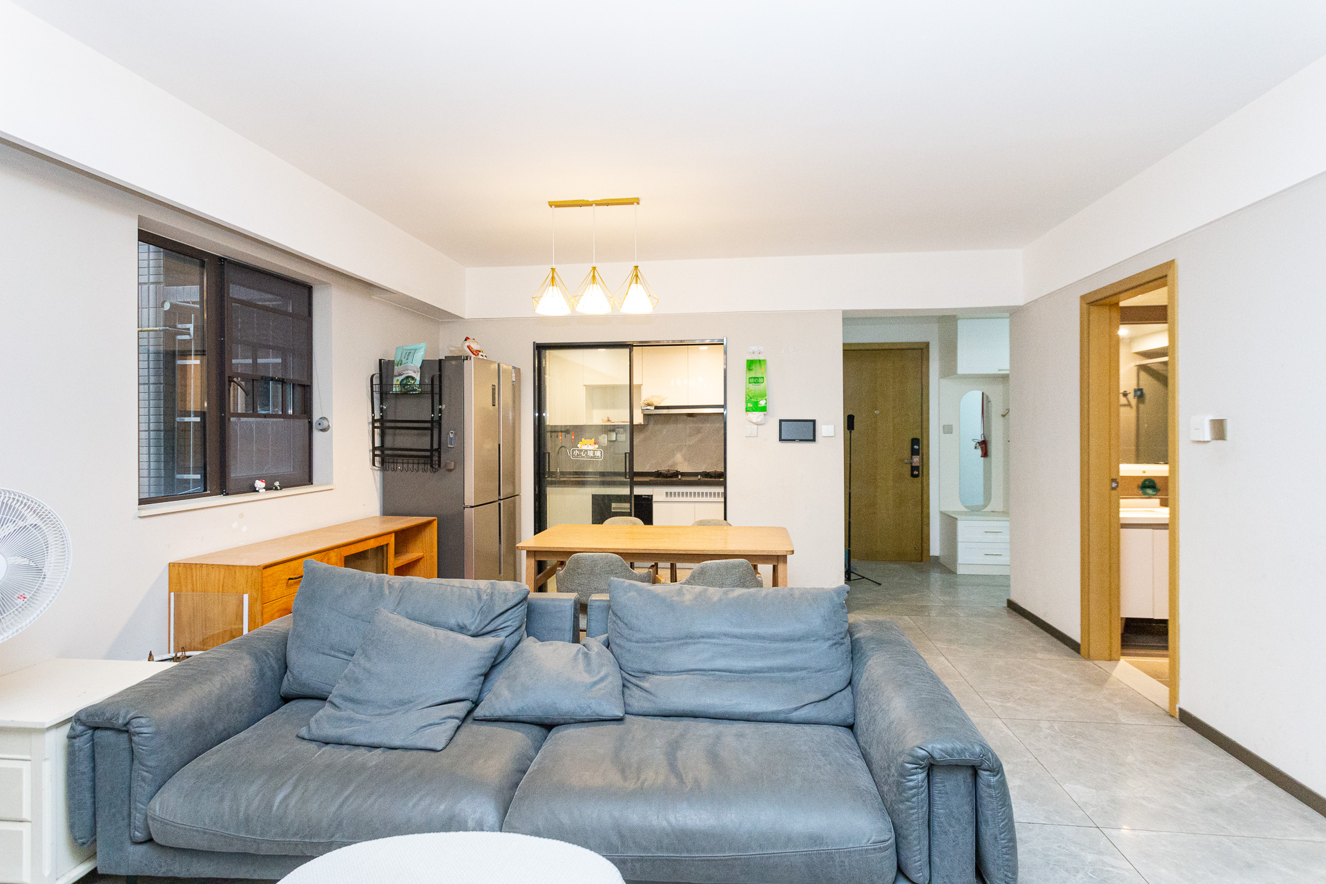 时代倾城四期 3室2厅2卫 110.0万 时代倾城四期 3室2厅2卫 110.0万客厅