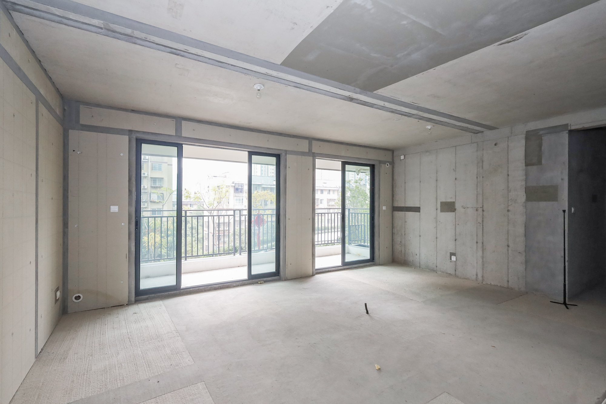 轨道中建麓江府  3室2厅2卫   175.00万