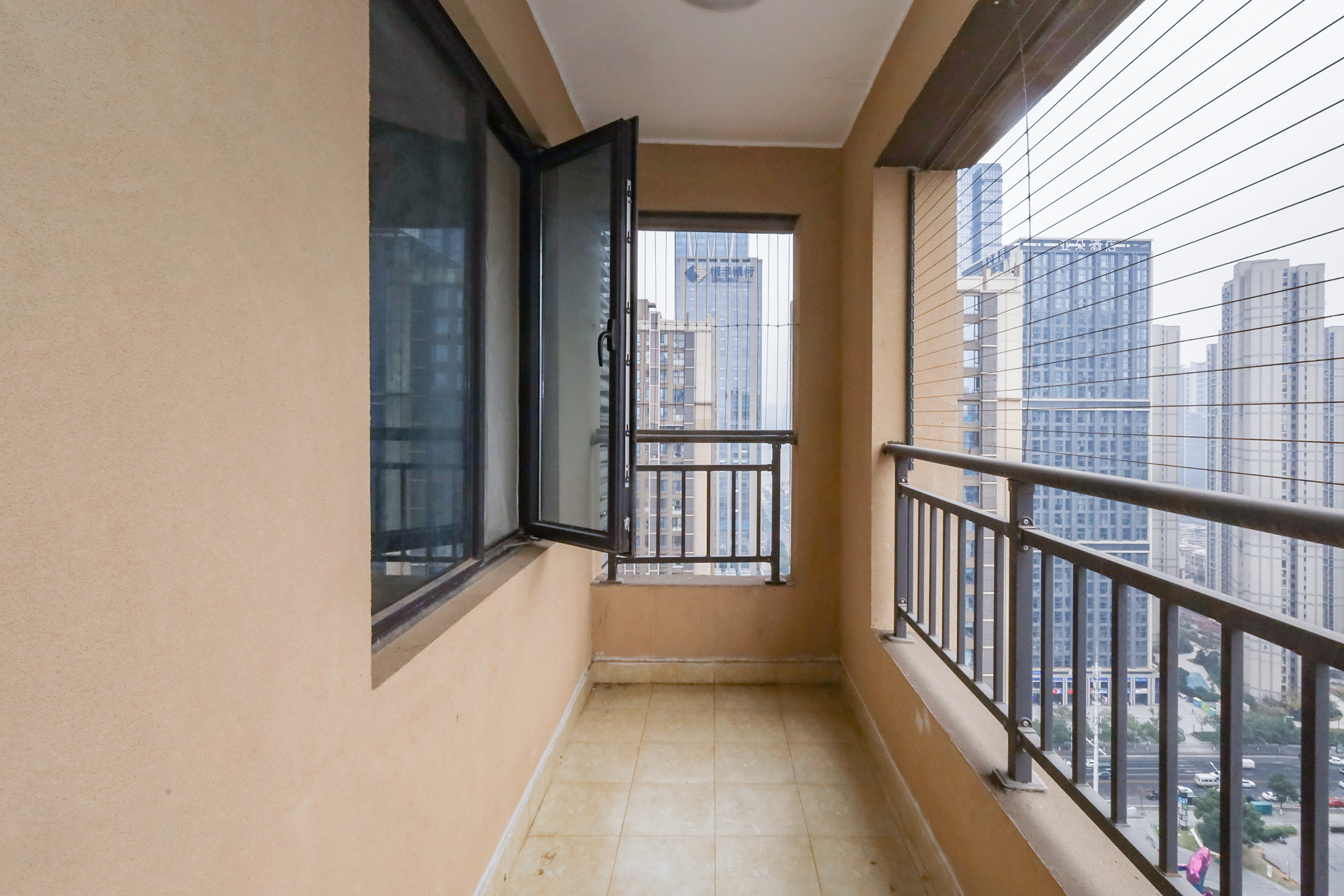 协信星澜汇 4室2厅2卫 120.0万 协信星澜汇 4室2厅2卫 120.0万阳台