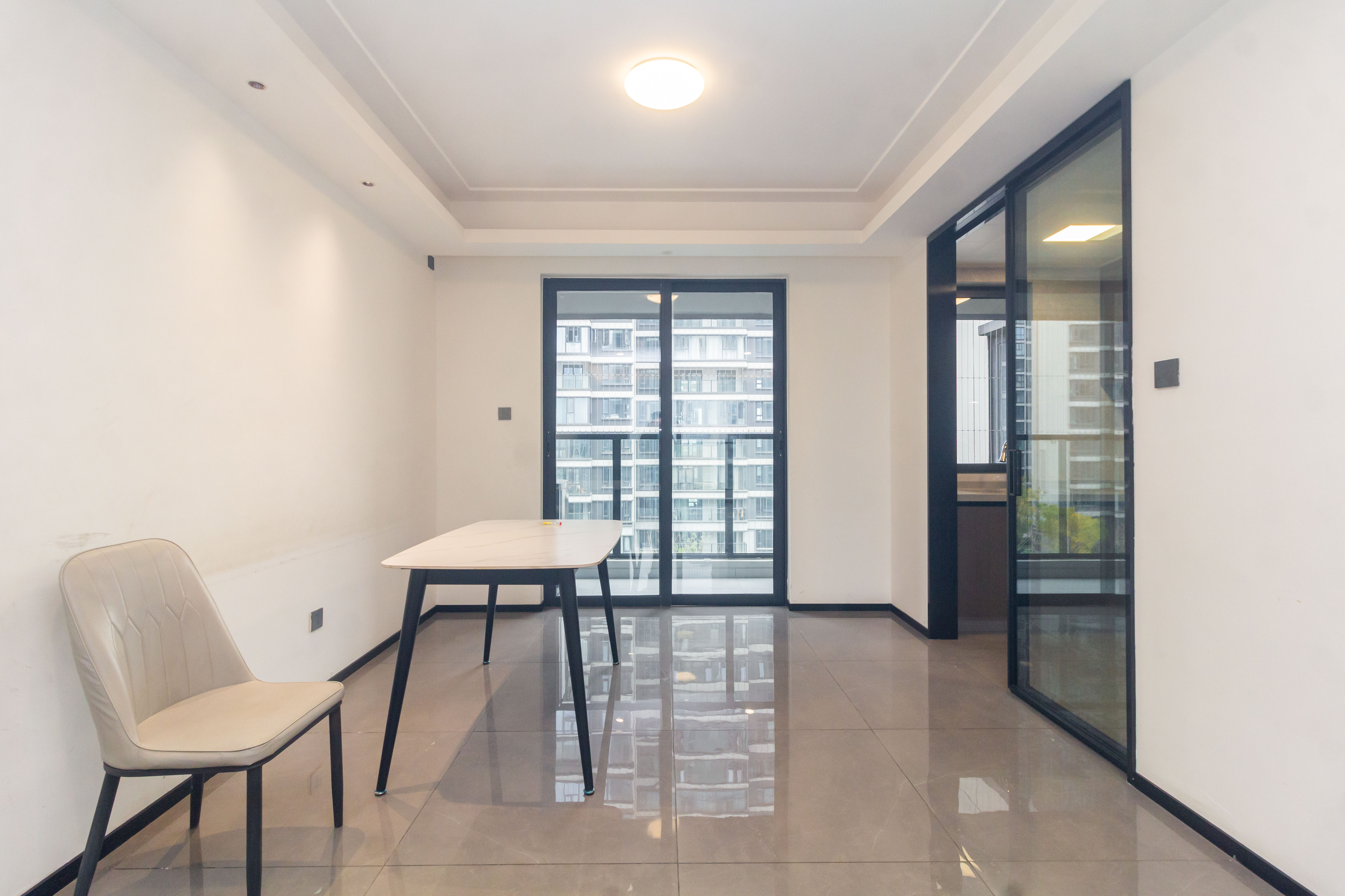 美的云樾 4室2厅2卫 180.0万 美的云樾 4室2厅2卫 180.0万客厅