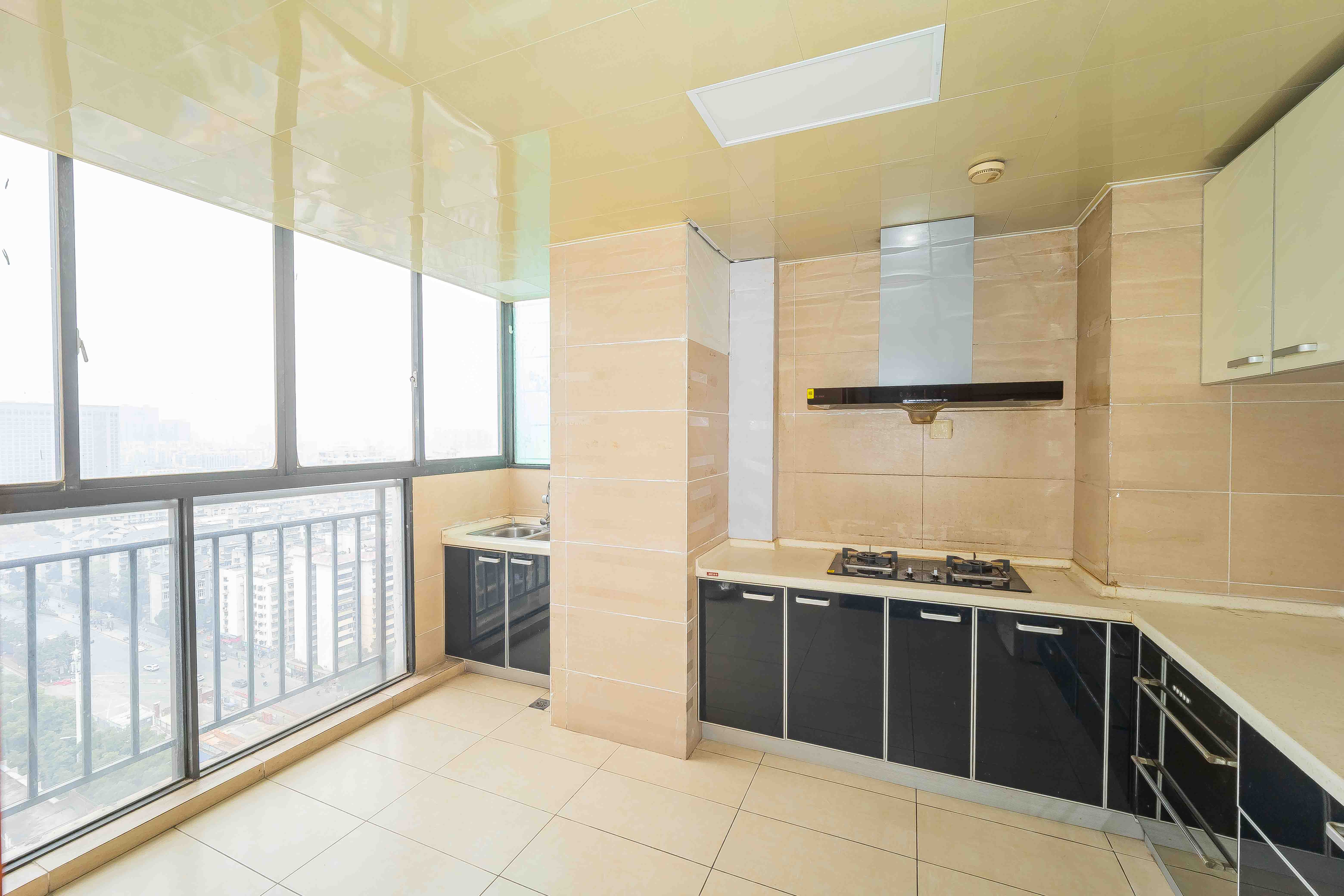 三万英尺 4室2厅2卫 198.0万 三万英尺 4室2厅2卫 198.0万厨房